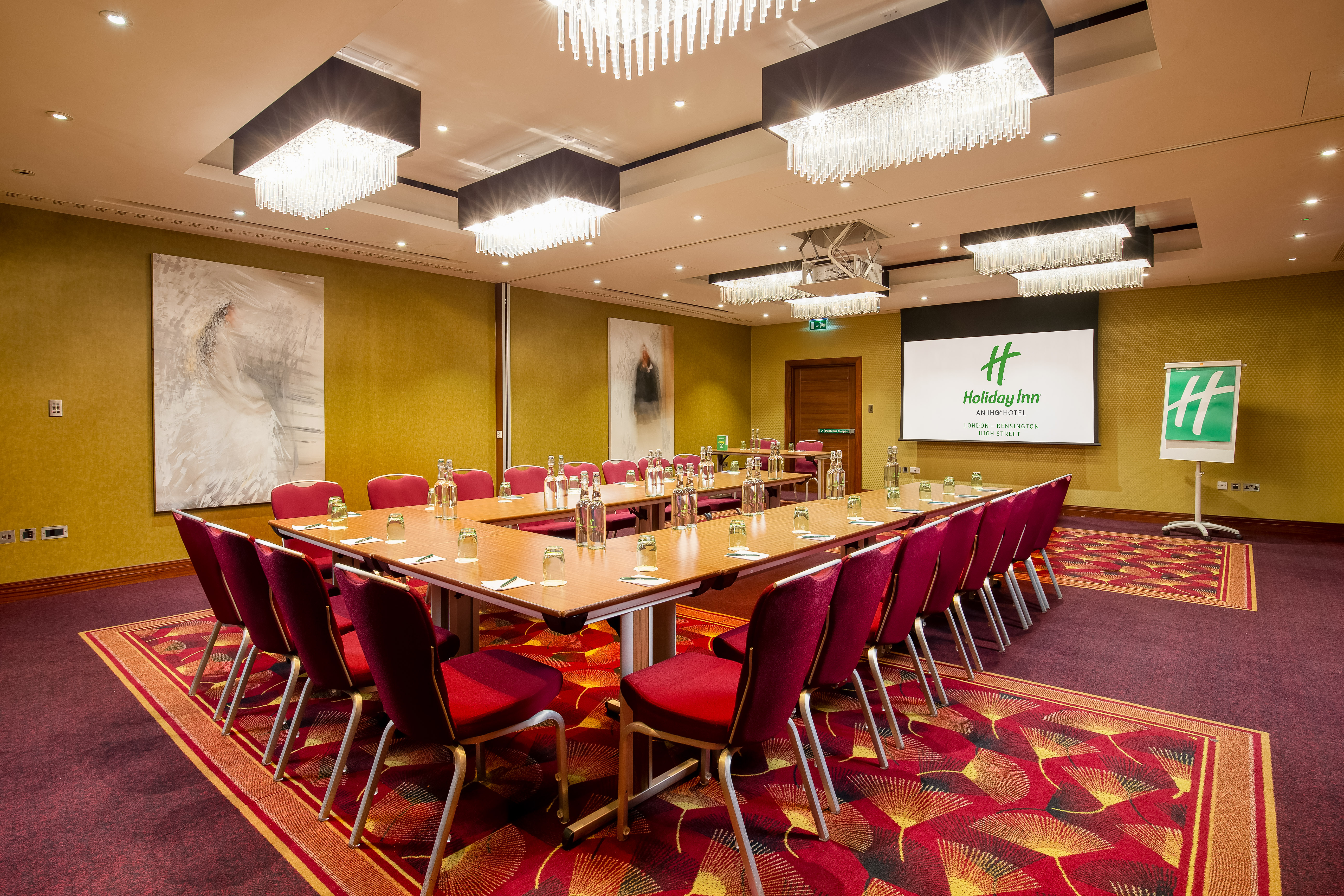 Buckingham Suite at Holiday Inn Kensington, U-shaped seating for corporate meetings.