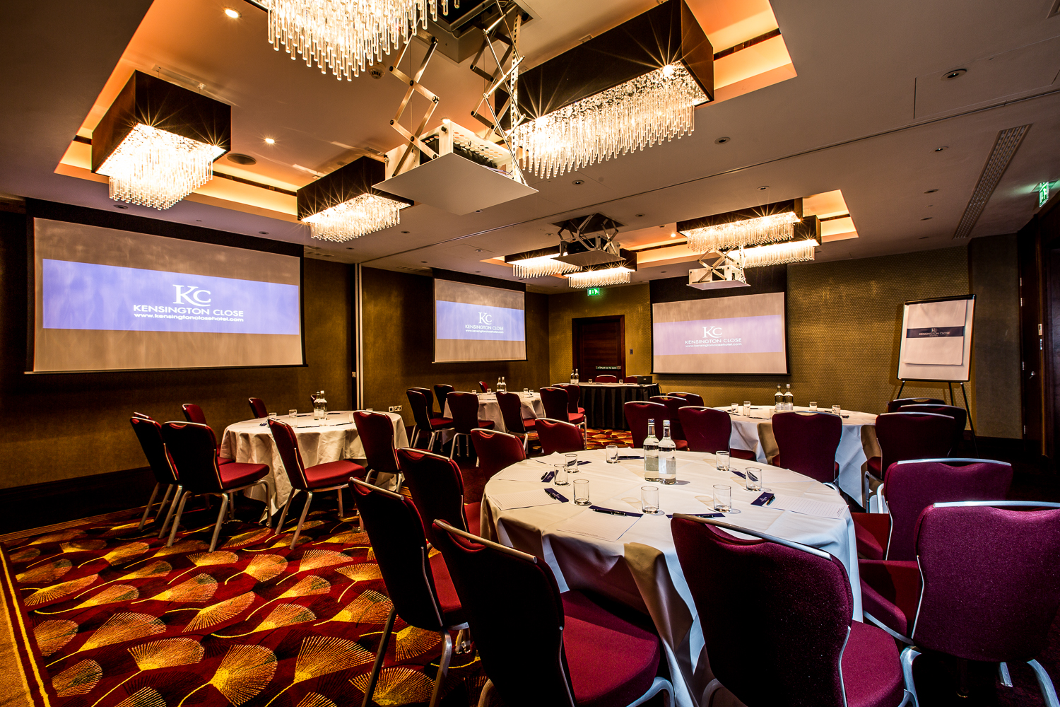Buckingham Suite at Holiday Inn Kensington: elegant meeting space for corporate events.
