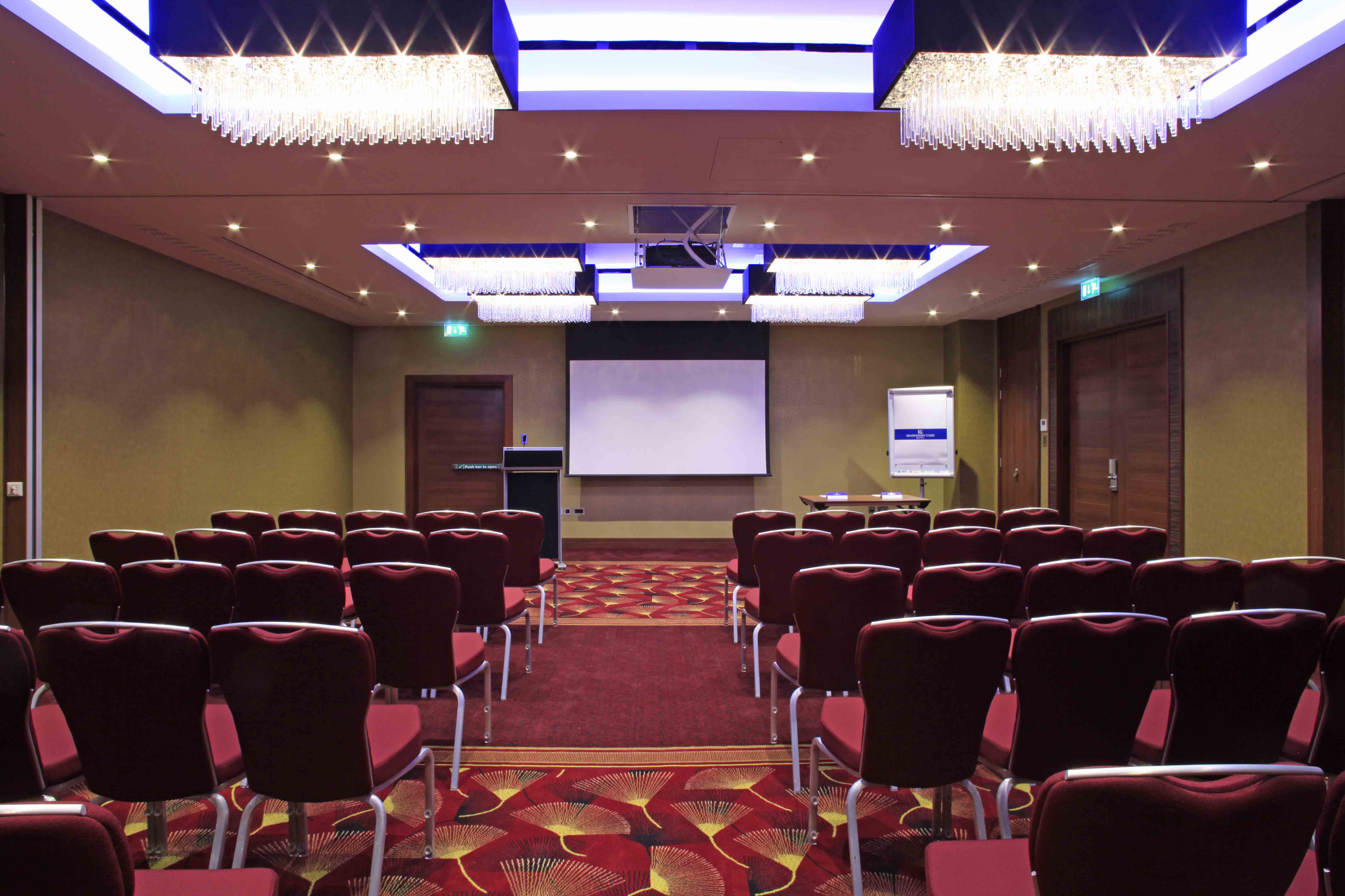 Buckingham Suite at Holiday Inn Kensington: elegant meeting room for corporate events.