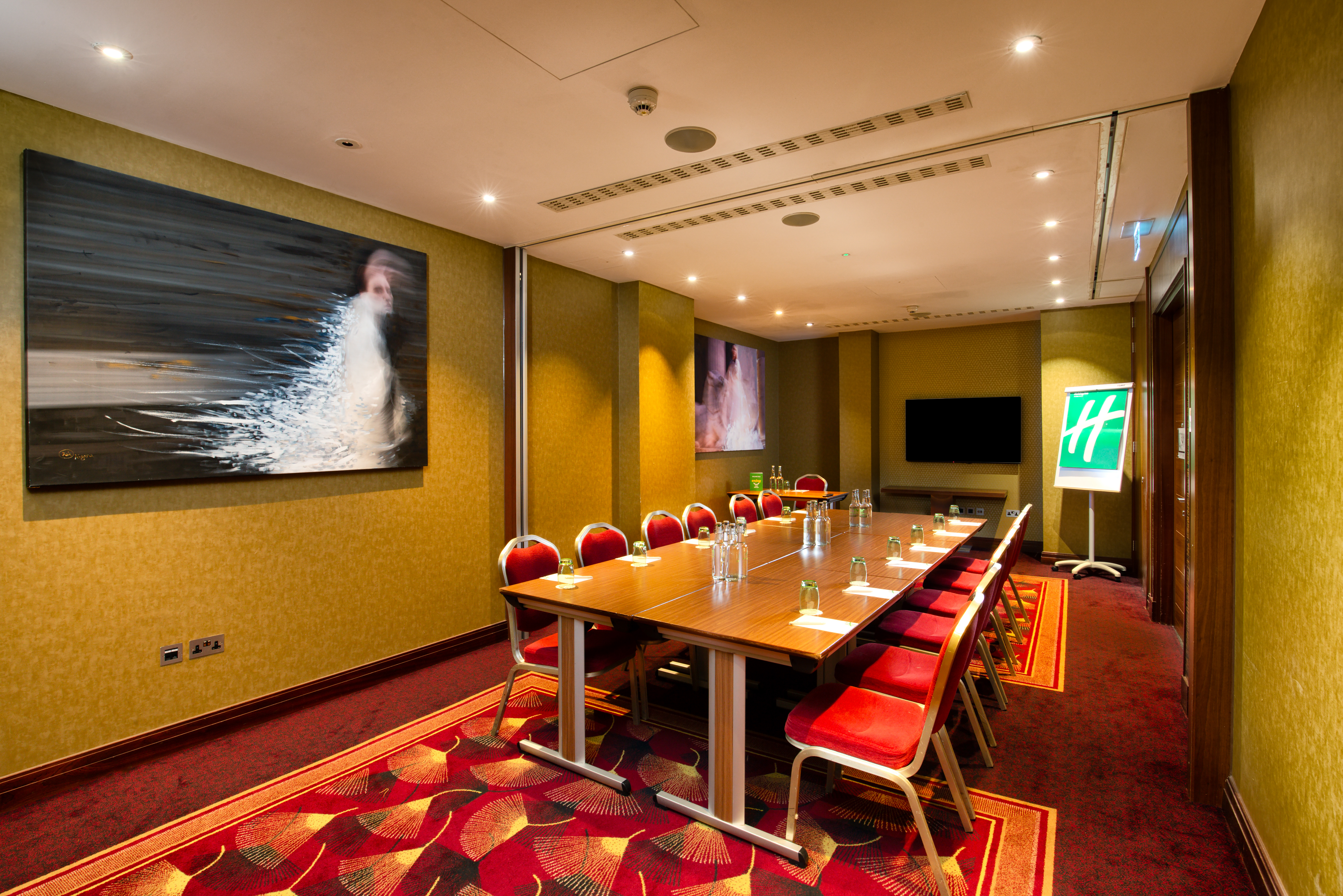 St James Suite at Holiday Inn Kensington: modern meeting room for corporate events.