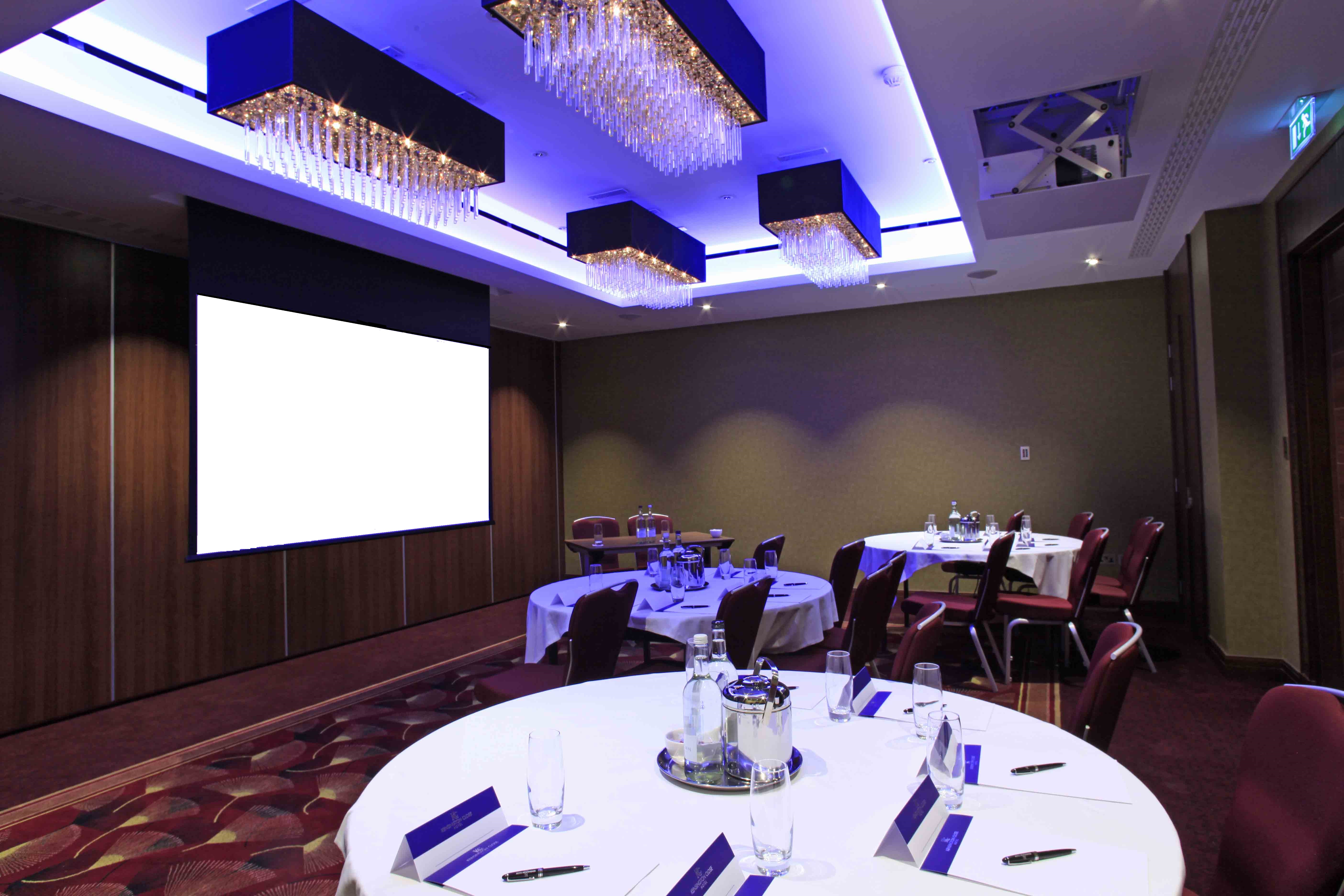 Windsor Suite at Holiday Inn Kensington: elegant meeting room for corporate events.
