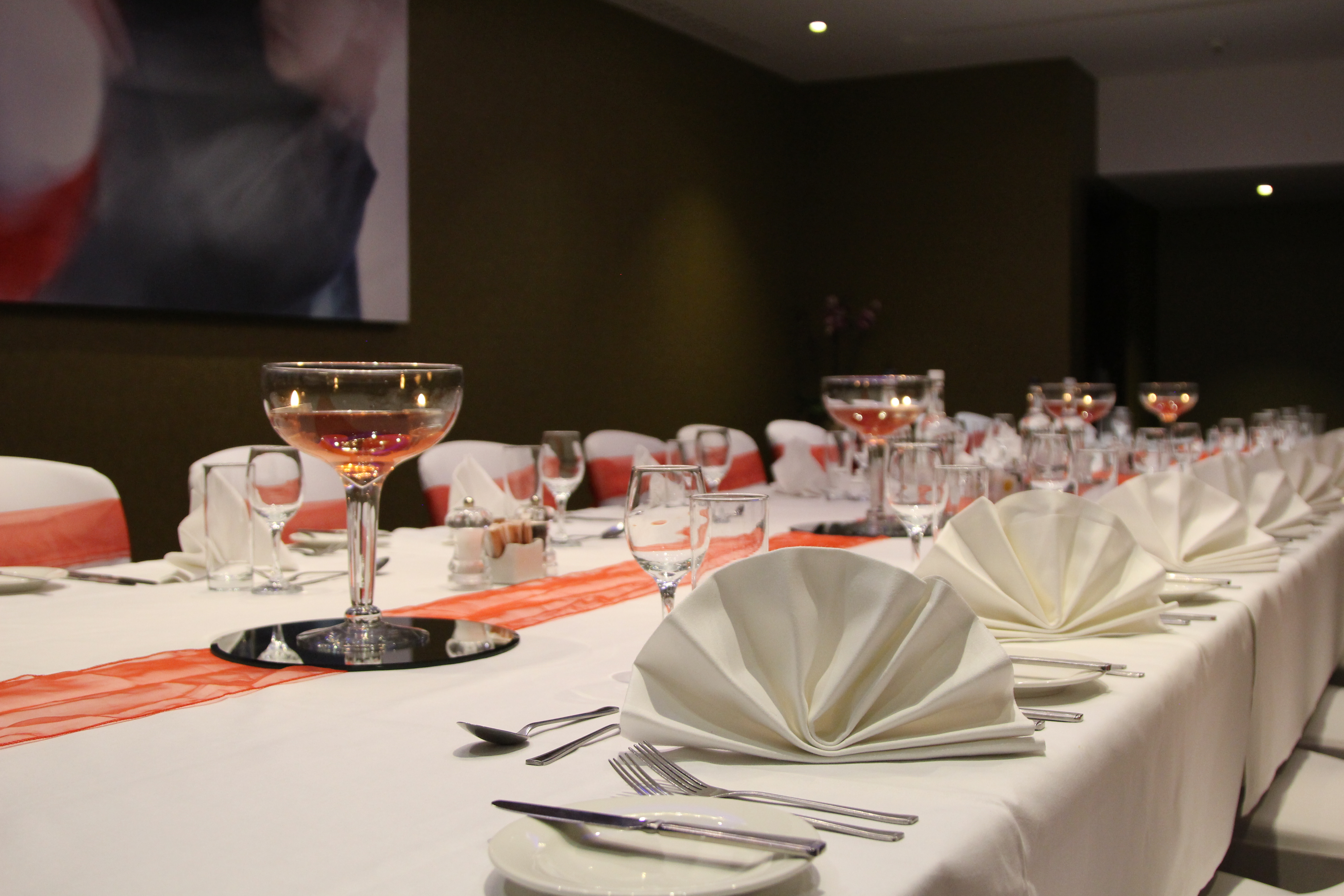 Windsor Suite banquet table at Holiday Inn Kensington, ideal for corporate events and dinners.