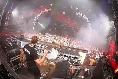 Dynamic crowd at MAGNA's Big Hall with DJ booth, music event atmosphere.