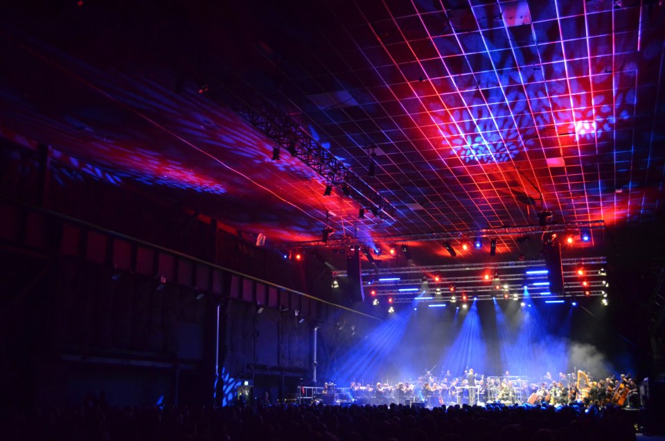 The Big Hall in MAGNA, vibrant lighting, ideal for concerts and performances.