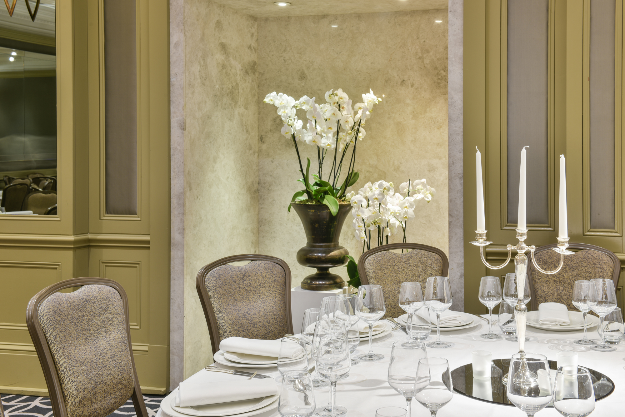 Elegant dining setup in Chartwell Ballroom, Hyatt Regency London for upscale events.
