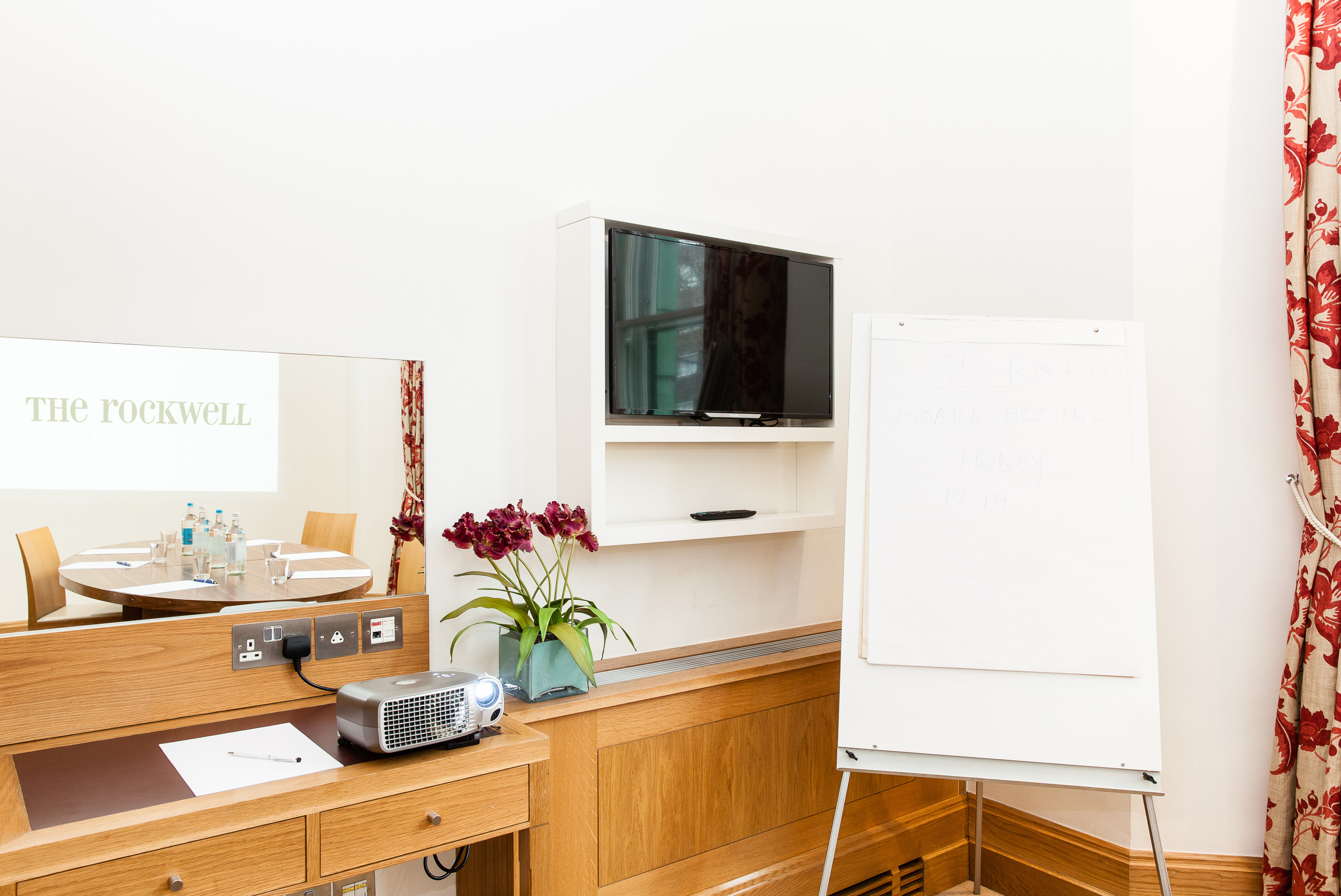 Meeting Room - prspxvi4g2b.jpeg