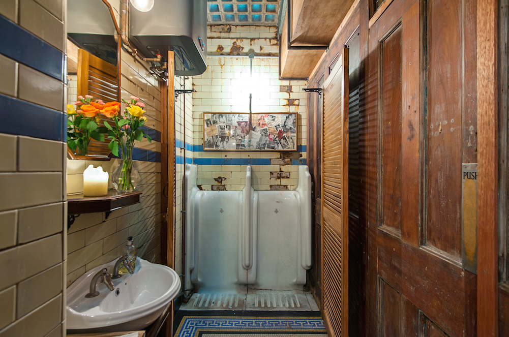 Wine Bar In Converted Loo - 5ztk355eqsg.png