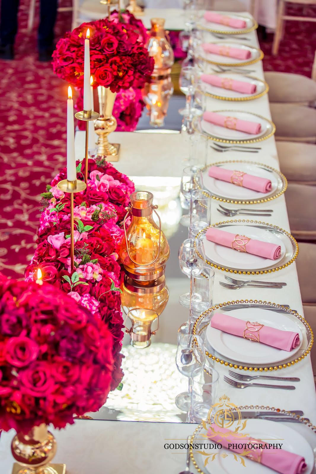 Lakeview Suite table with pink floral centerpiece for elegant banquets and events.