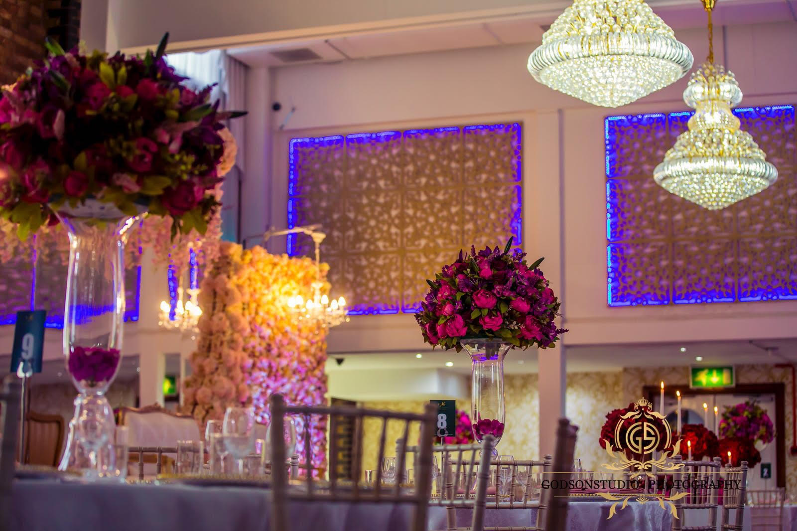 Lakeview Suite at Regents Lake: elegant venue with chandeliers for upscale weddings.