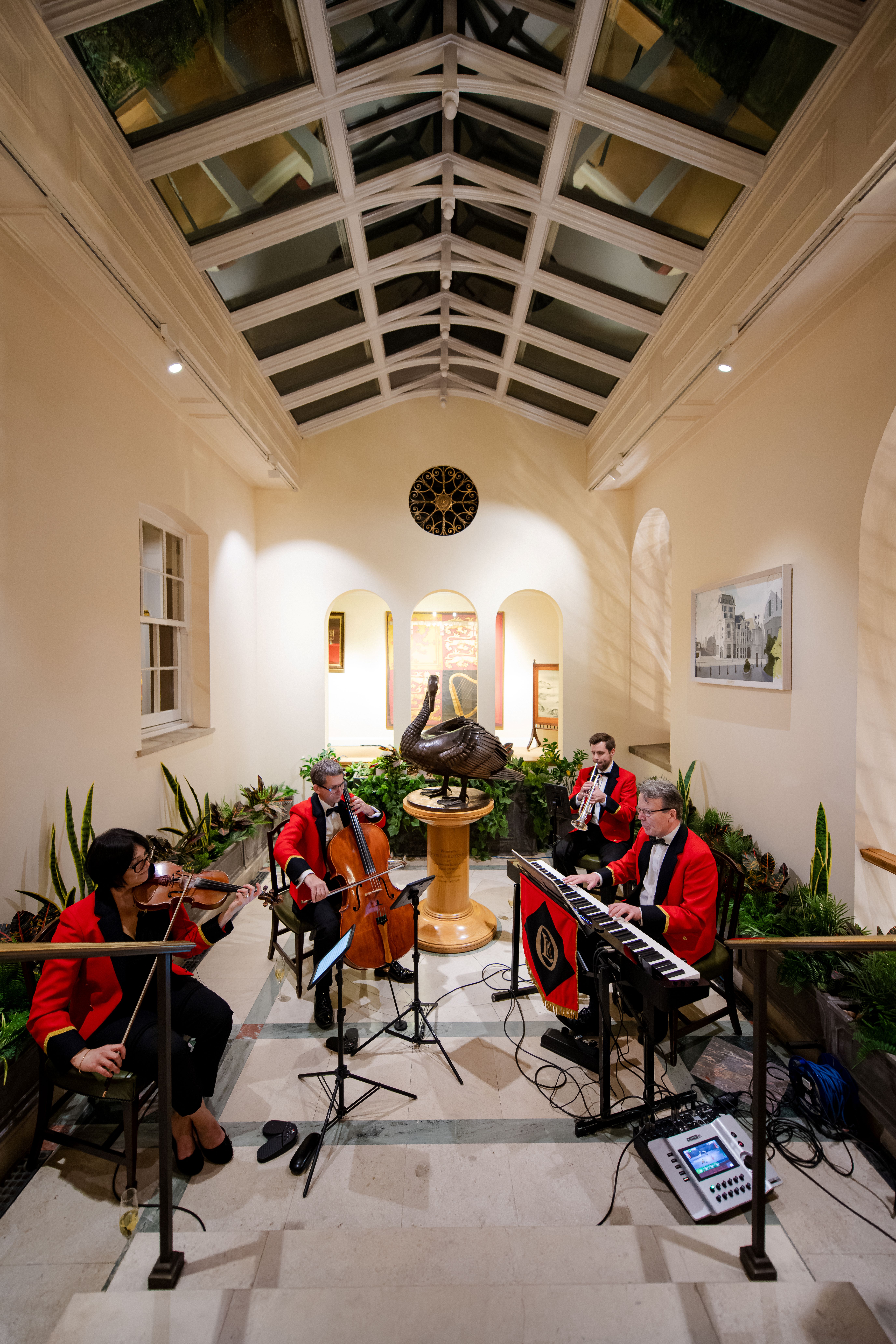 Livery Hall - 41yvsvkjggy.jpg