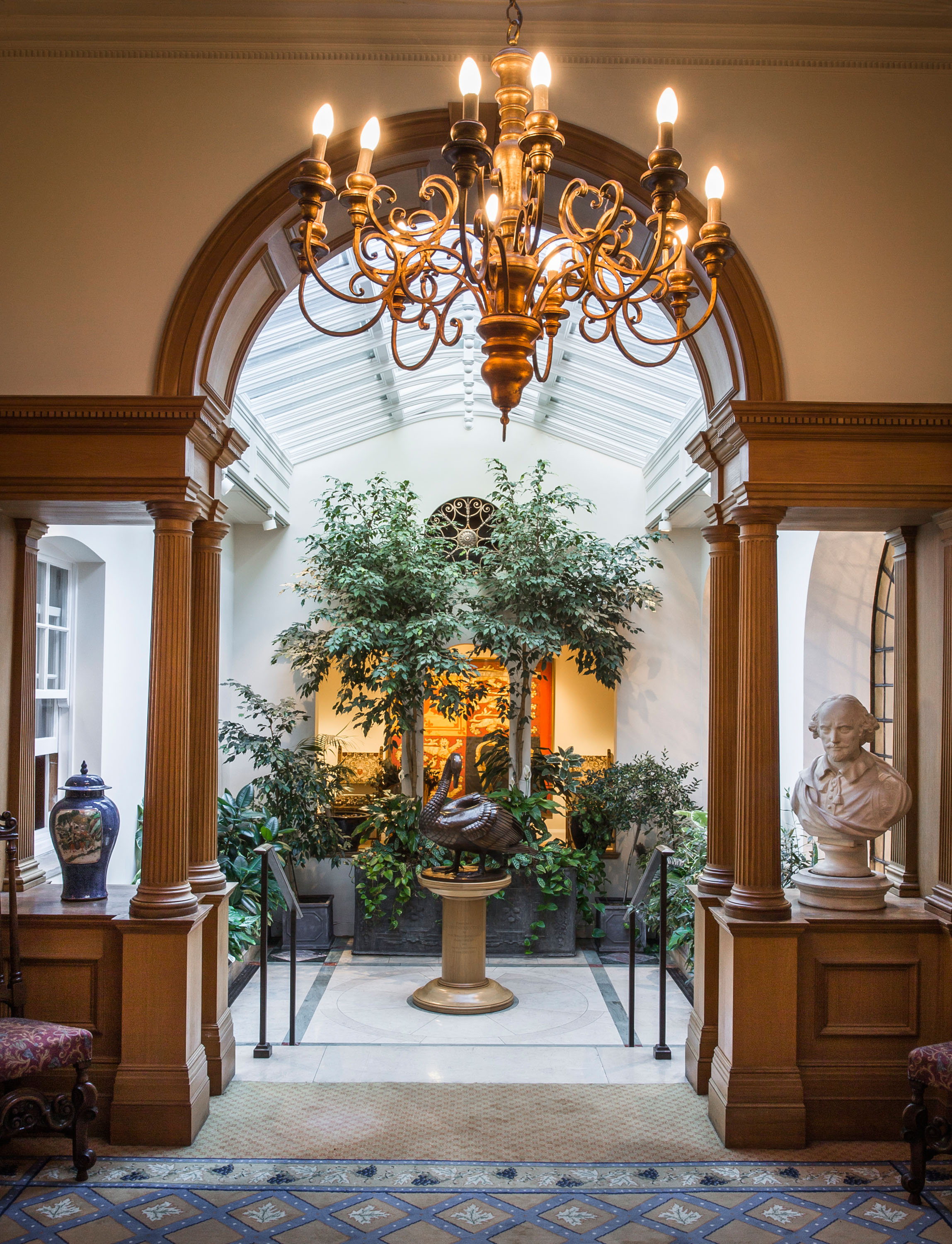 Livery Hall - mlu54rls5wr.jpg