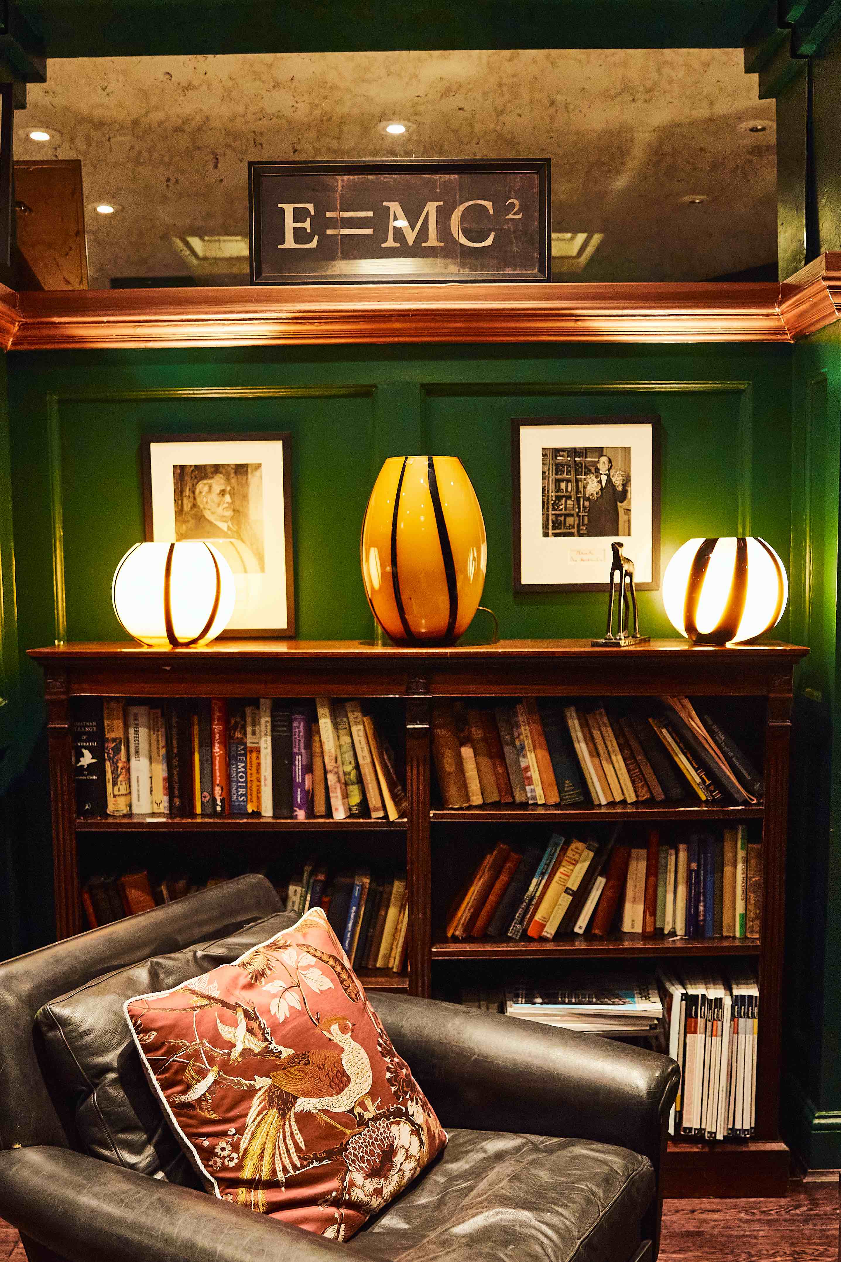 L'Escargot library, amber centerpiece, event decor