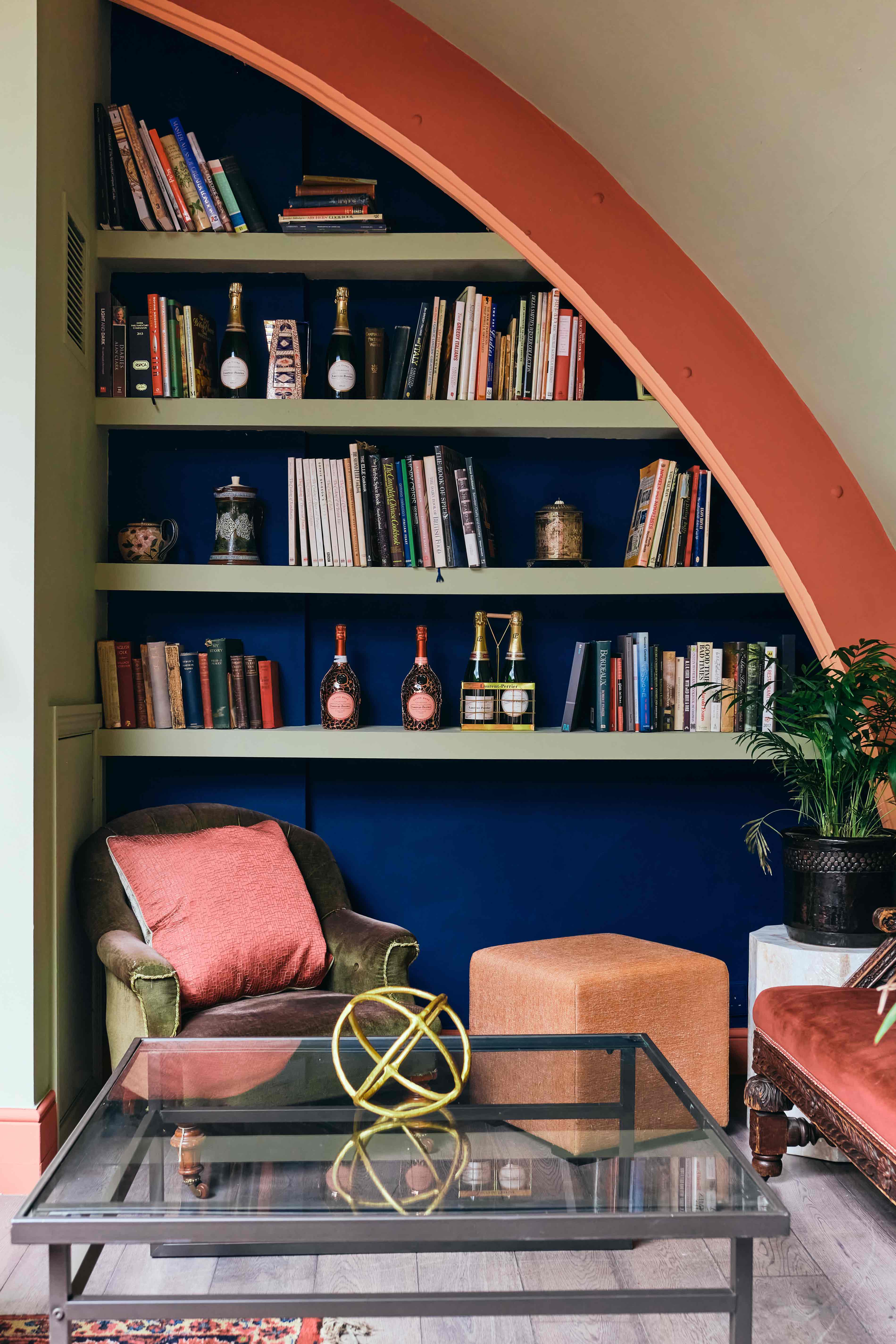 L'Escargot VIP reception: blue walls, bookshelf, champagne