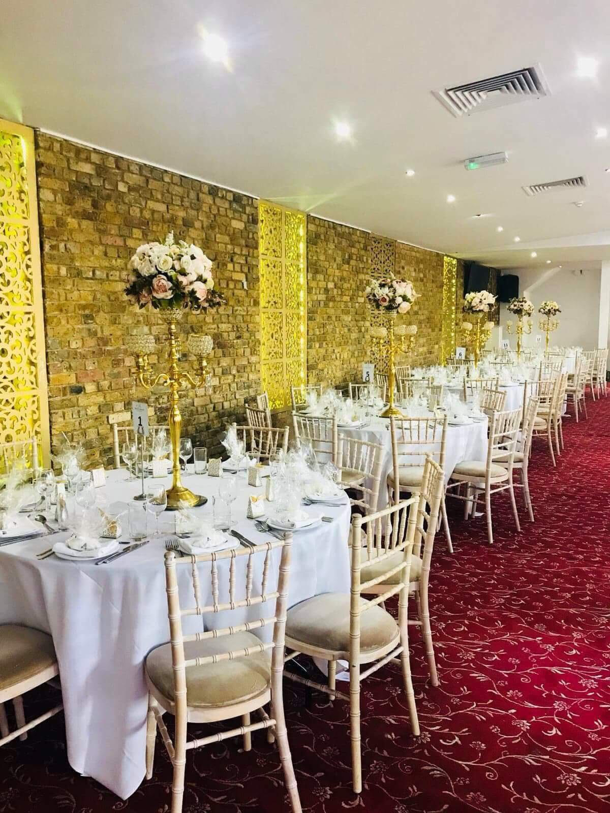 Elegant banquet setting with floral centerpieces at Regents Lake for weddings and events.