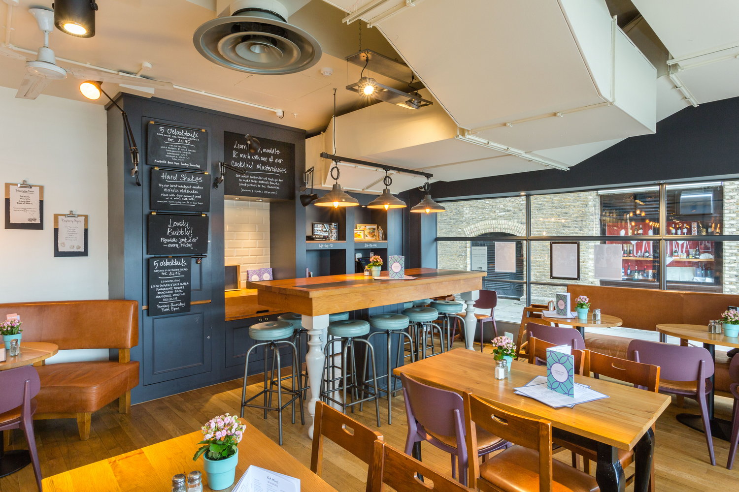 The Bar - wnapy5snf4v.jpg