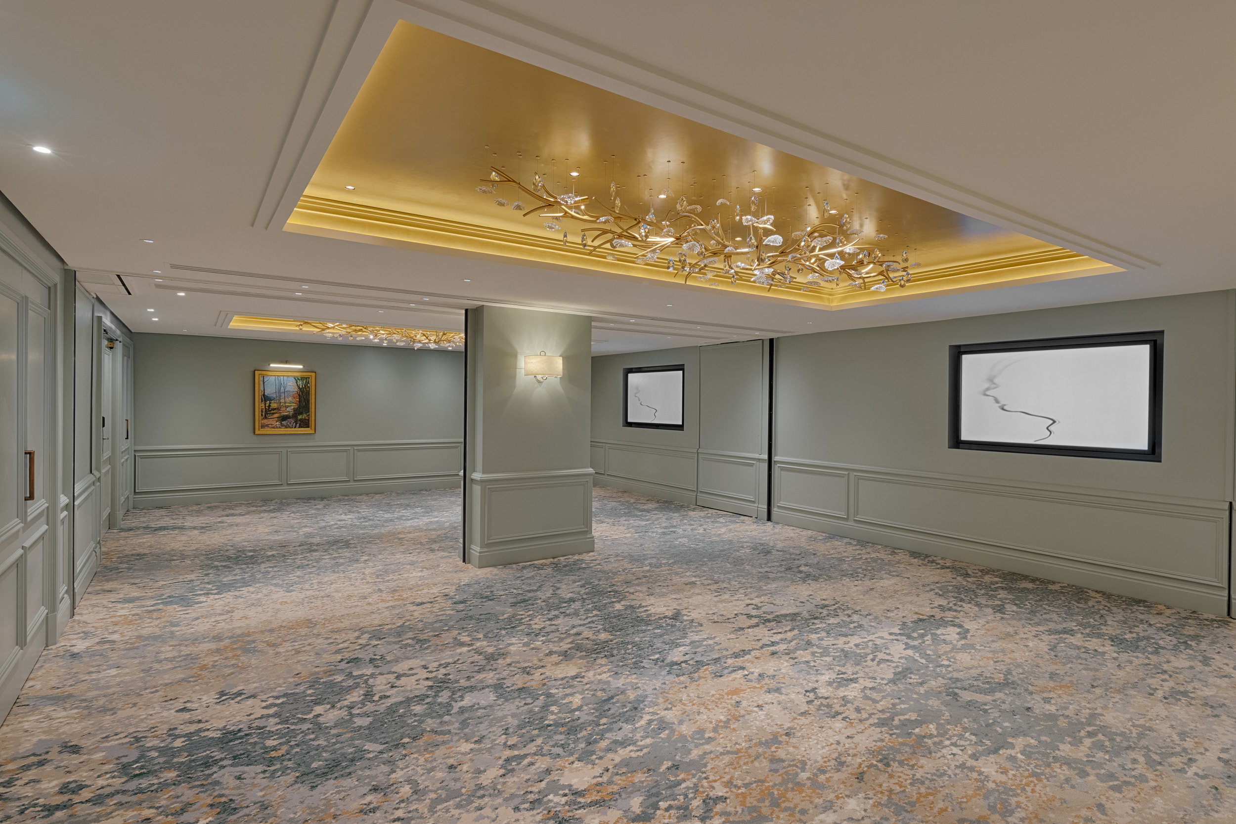 Hyatt Regency London event space with elegant decor, ideal for meetings and gatherings.