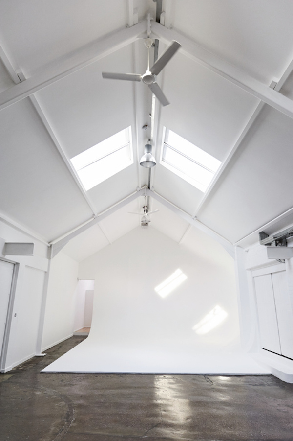 Bright event space with high ceilings, perfect for meetings and workshops.