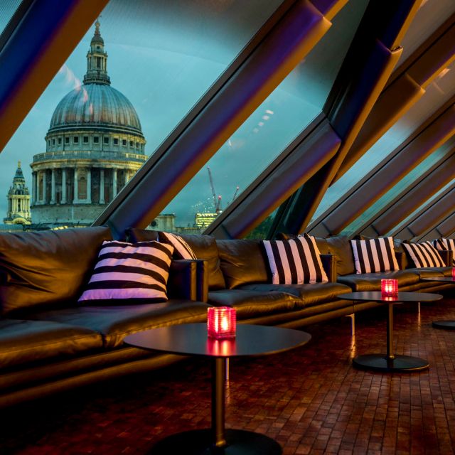 Stylish Bar Lounge in Madison with St. Paul's Cathedral view, perfect for networking events.