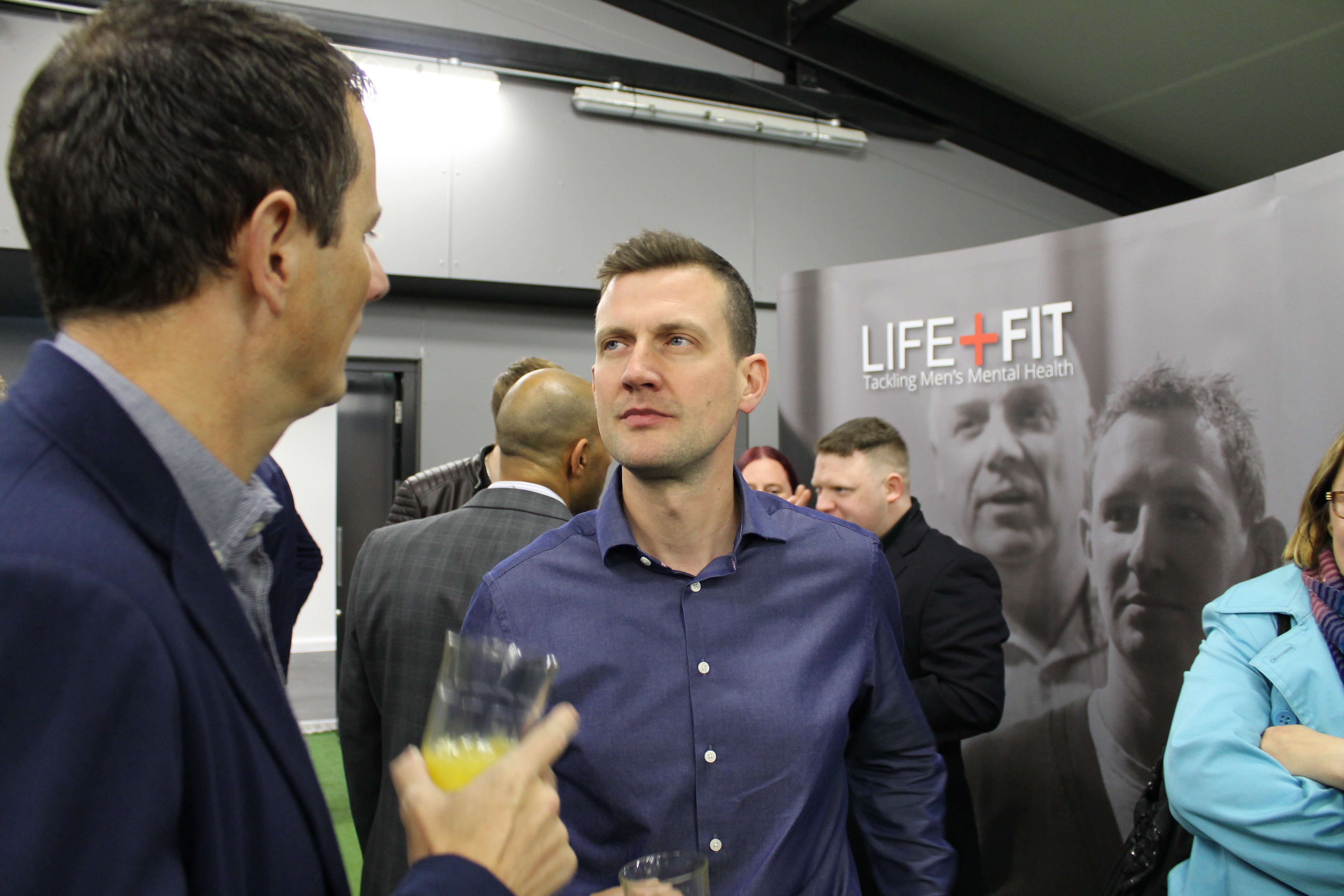 Networking event at Hotel Football with engaged professionals in a modern wellness venue.