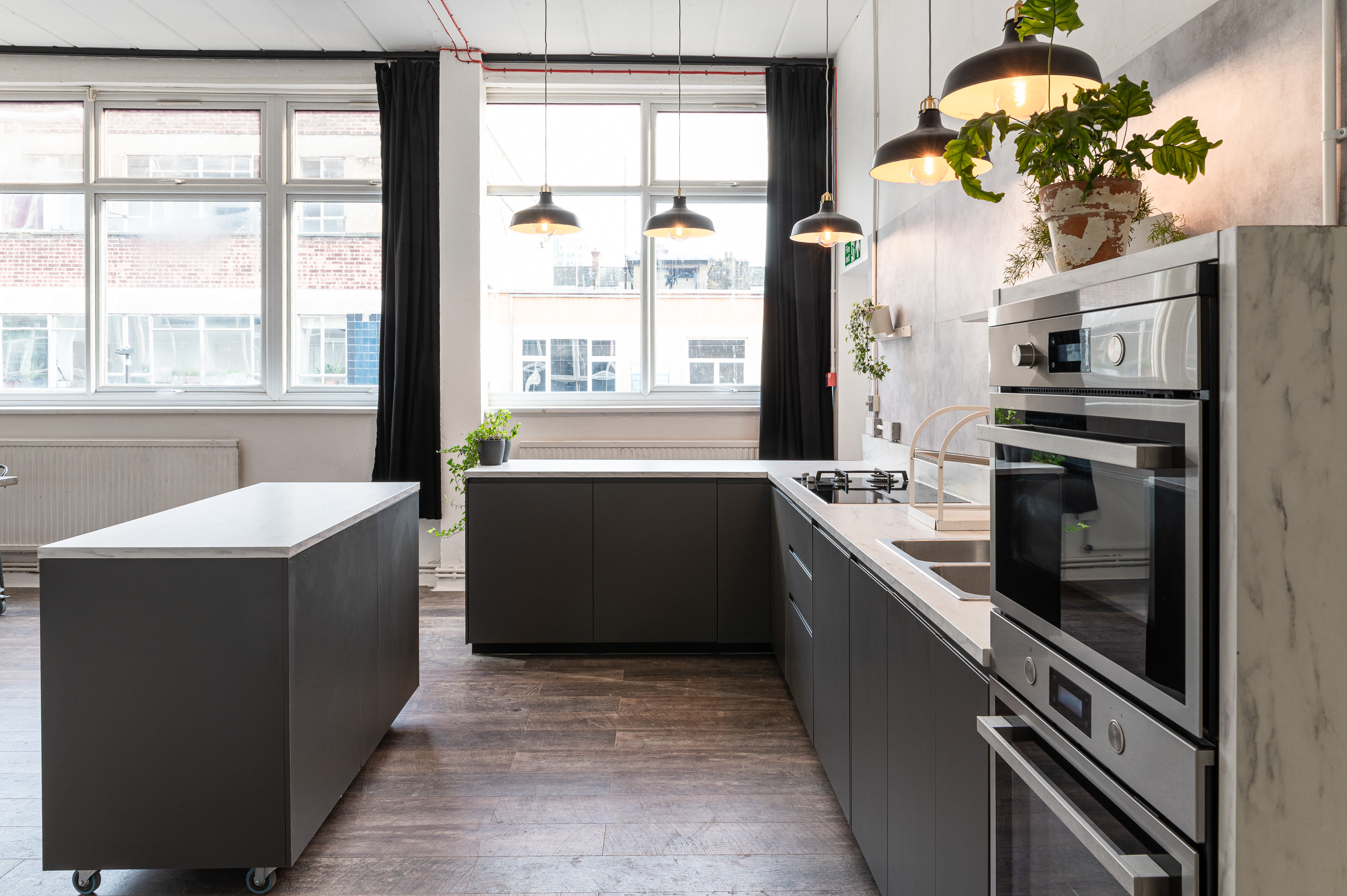 Studio 1 - ejx4zhisw5g.jpg