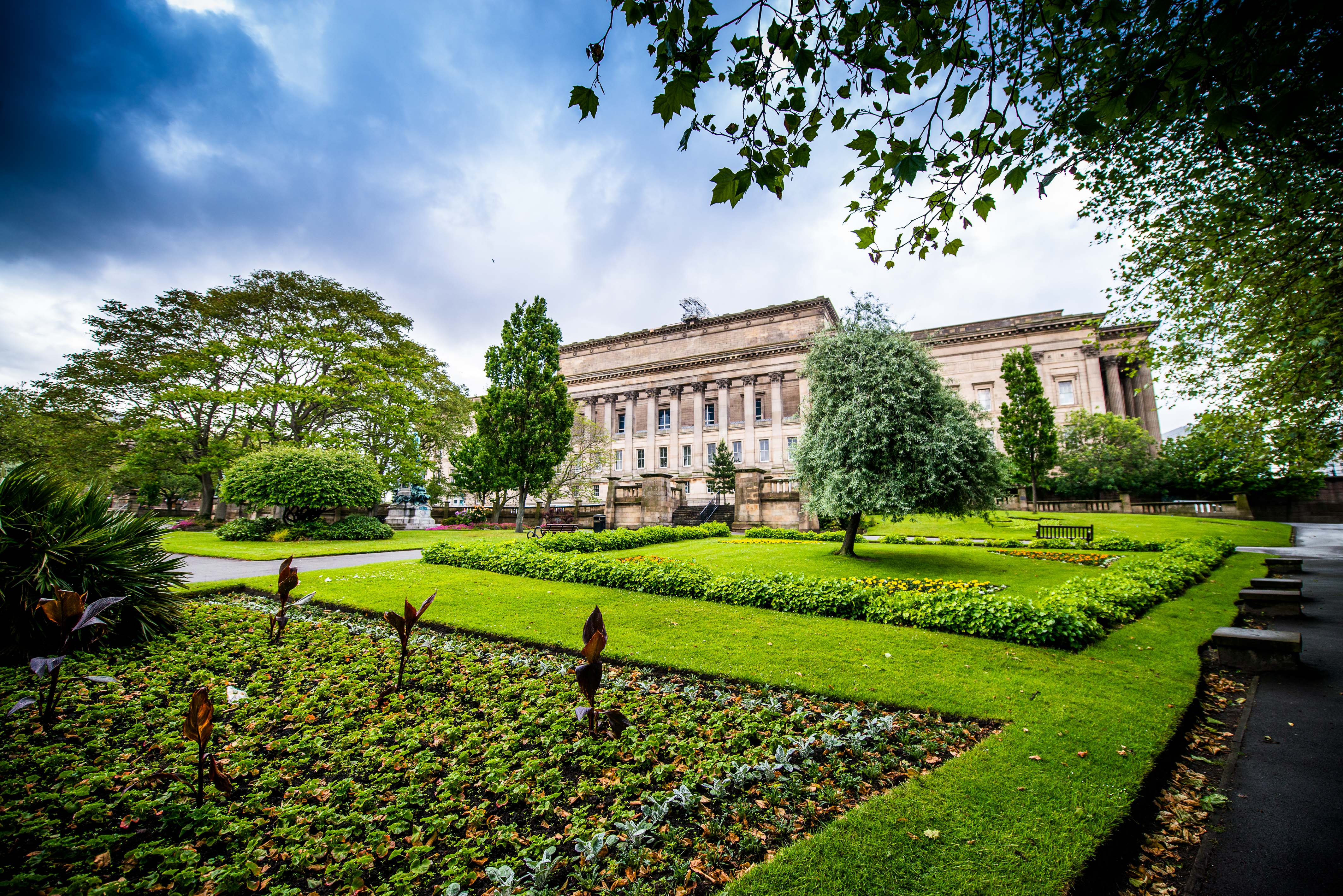 St George's Hall garden, lush greenery, ideal for receptions and events.