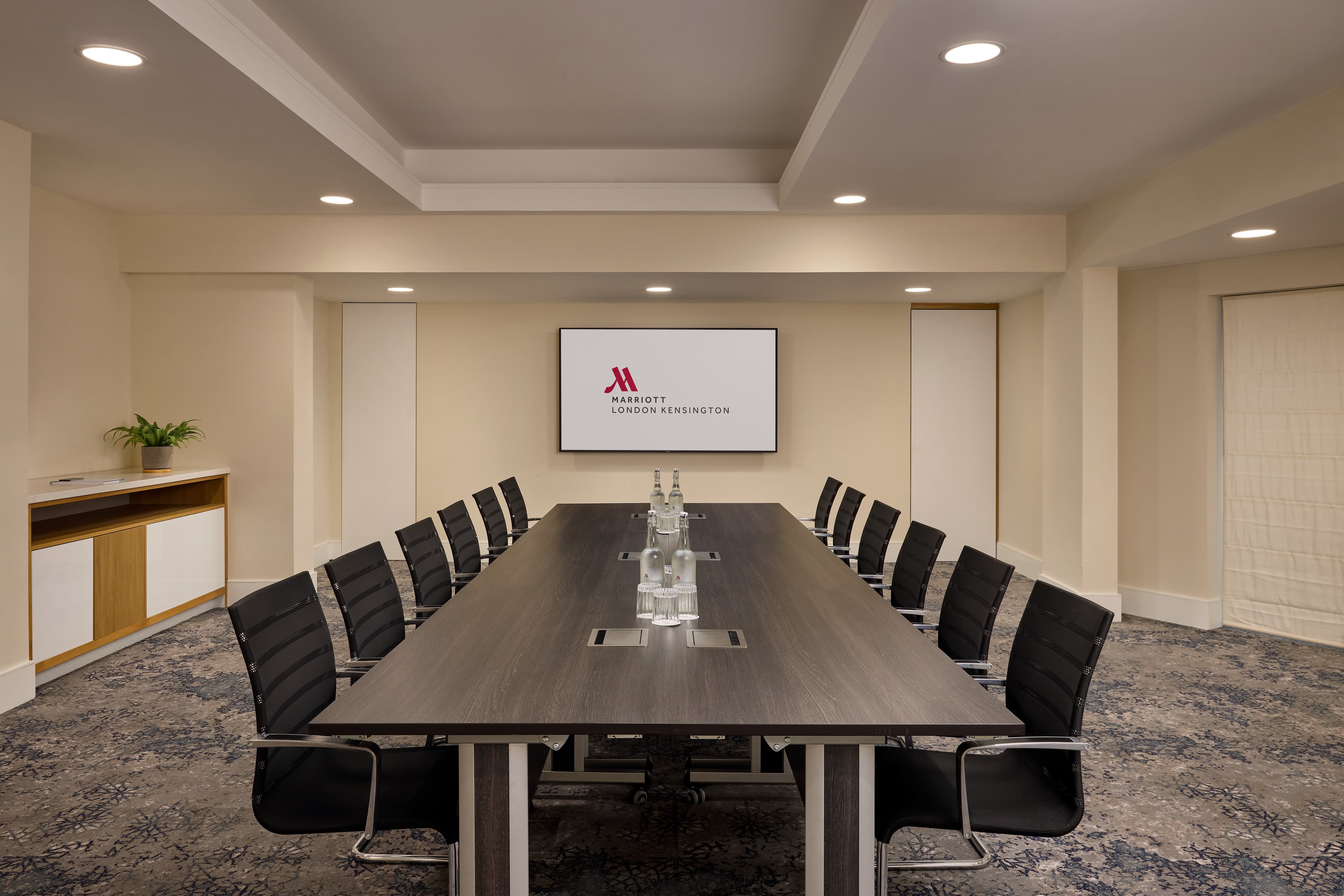 Boardroom in Gallery 1, London Marriott Kensington: professional space for corporate meetings.