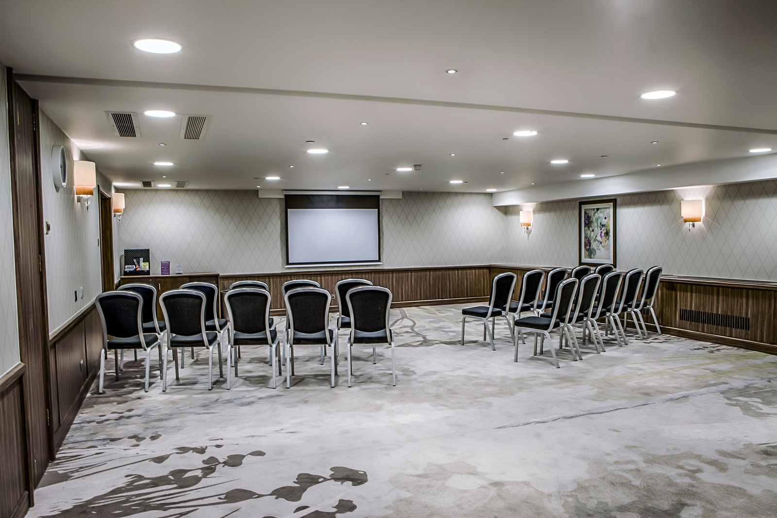 Kensington Room at Hilton London: modern meeting space for corporate workshops.