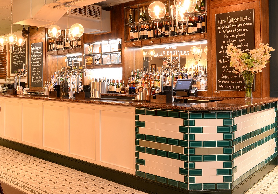 Stylish bar at Balls Brothers Minster Court for networking events and cocktail receptions.