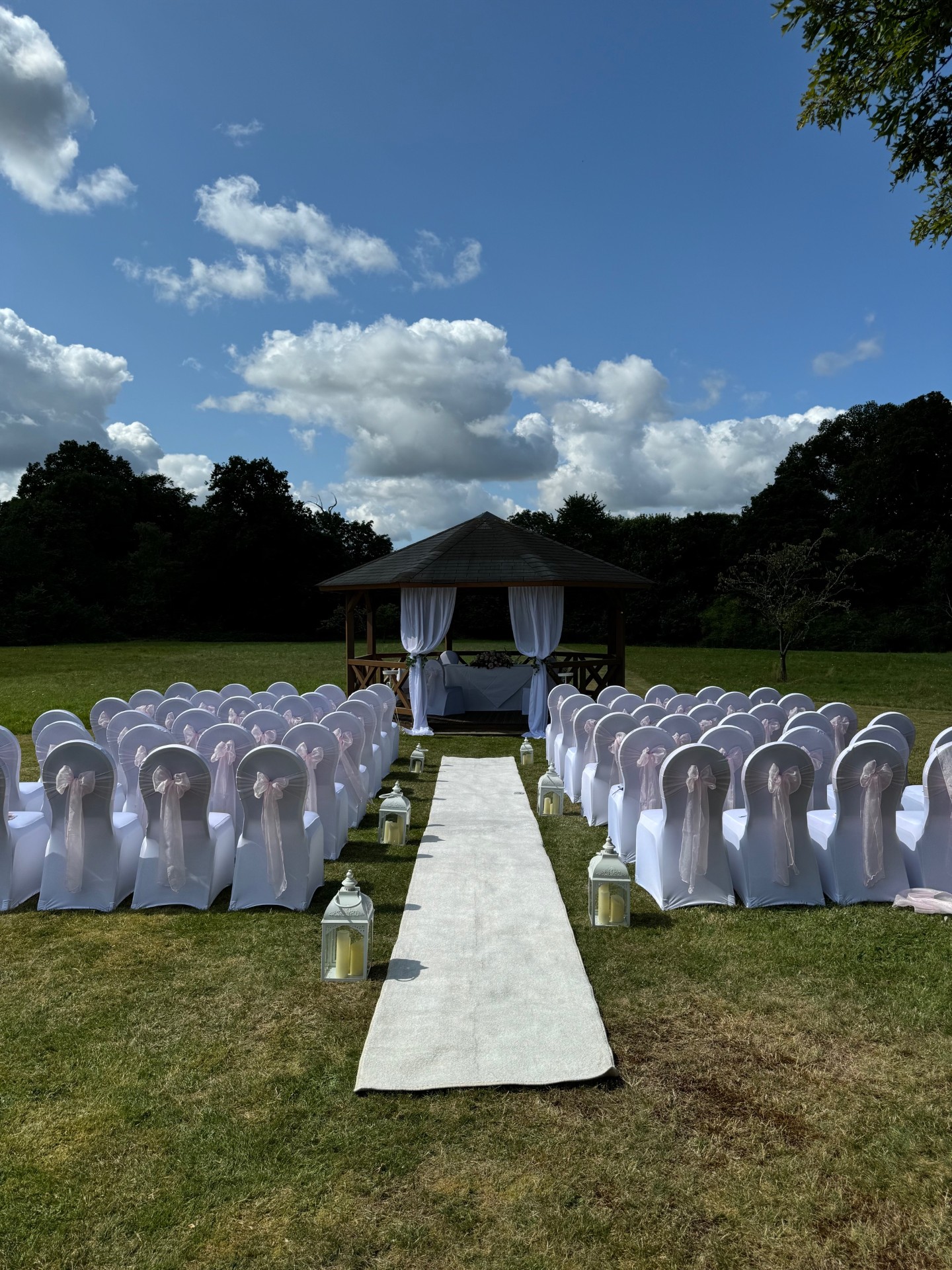 Huntswood - e0f182a3-4fab-4d79-886b-798fc81440e2.jpg