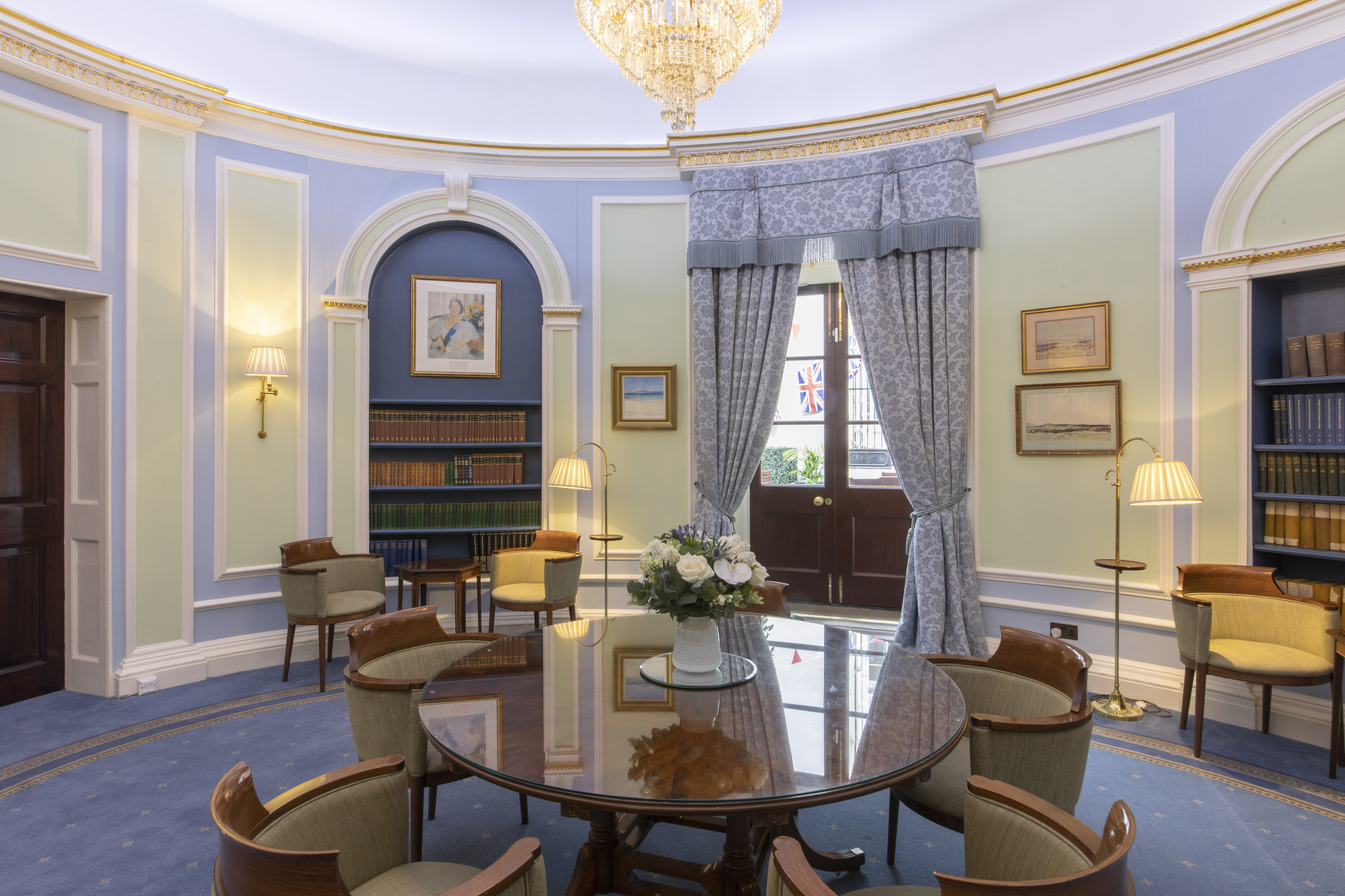 Oval Room  - d6777db5-ab95-4be0-af3e-b973ceaa00b1.jpg