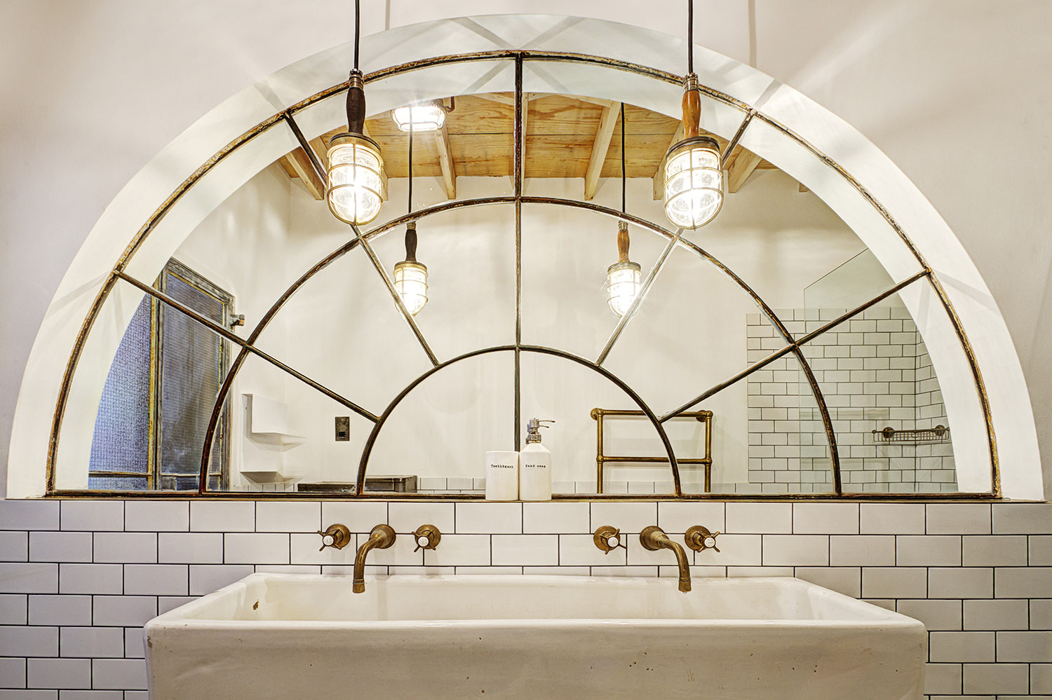 Whole Venue - mrdmx0wg1c5.jpg