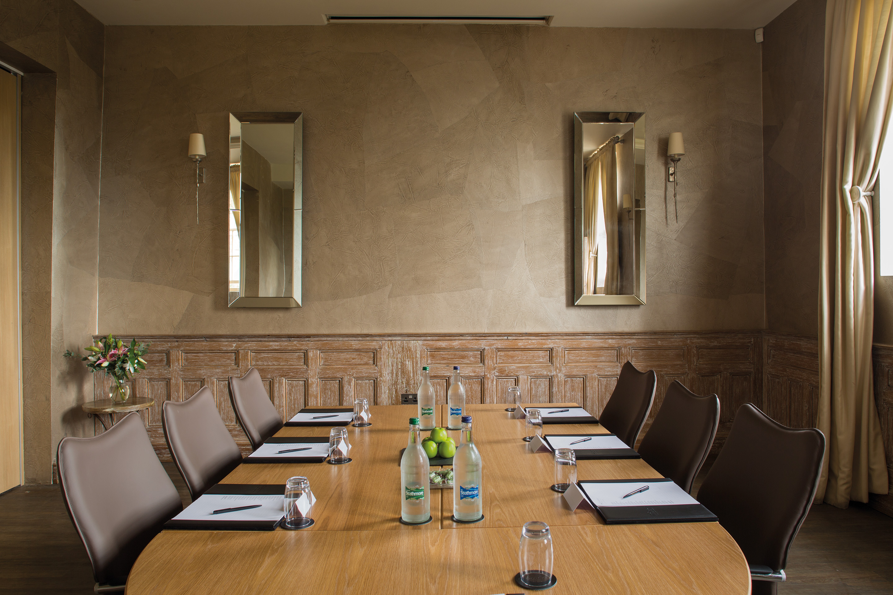 Saunders Room at Fawsley Hall: elegant meeting space for corporate events and workshops.