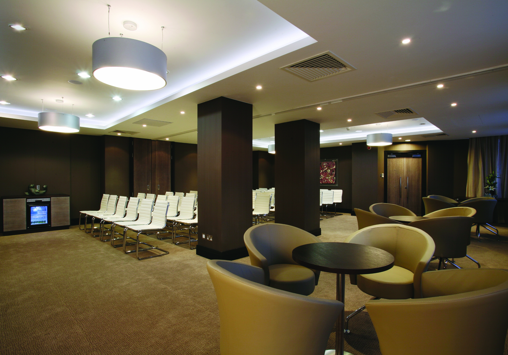 Leopold Suite - ljfxj1cnnxr.jpg