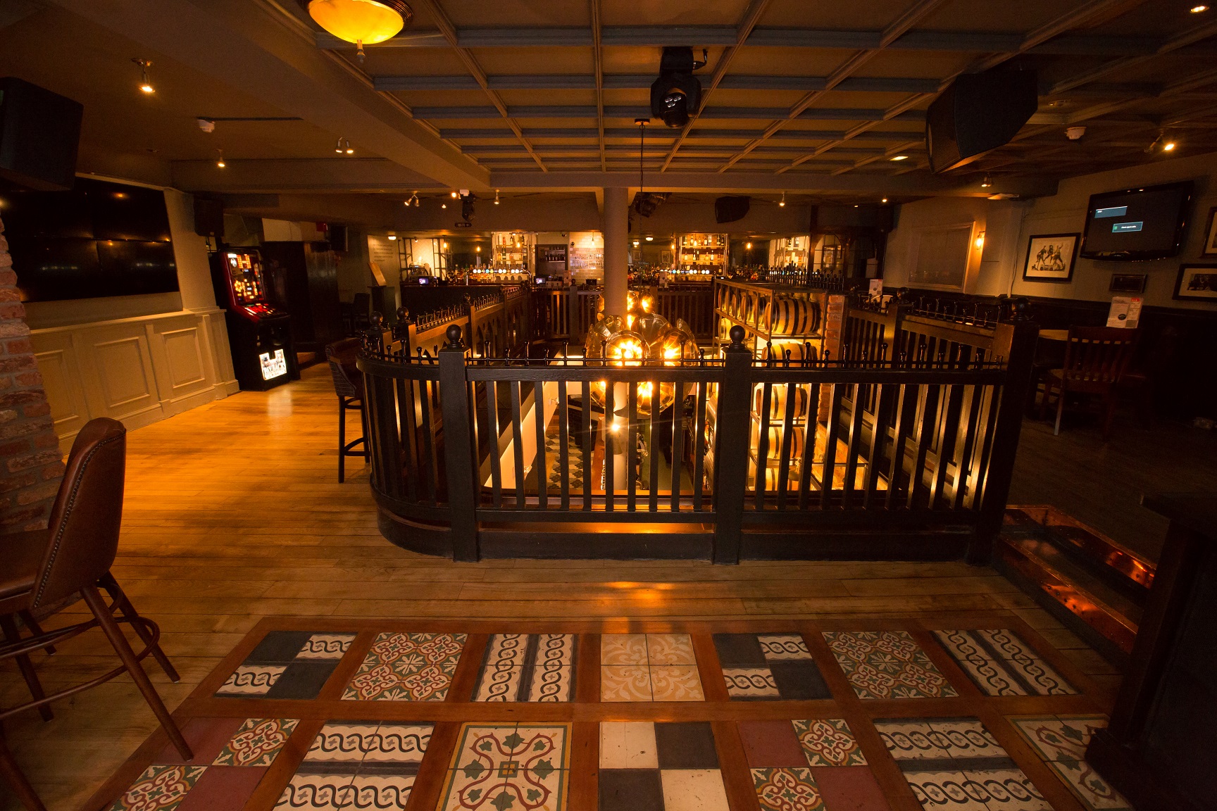 Versatile event space with wooden accents, ideal for networking and gatherings.