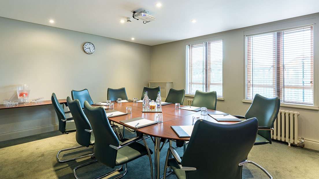 Earlswood Room at Nutfield Priory: oval table, ideal for meetings and presentations.
