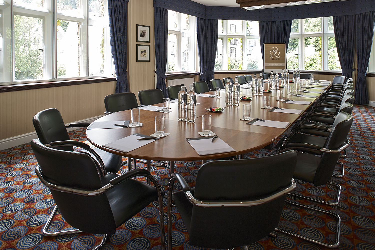 Worcester Suite meeting room with round table, ideal for professional gatherings and events.
