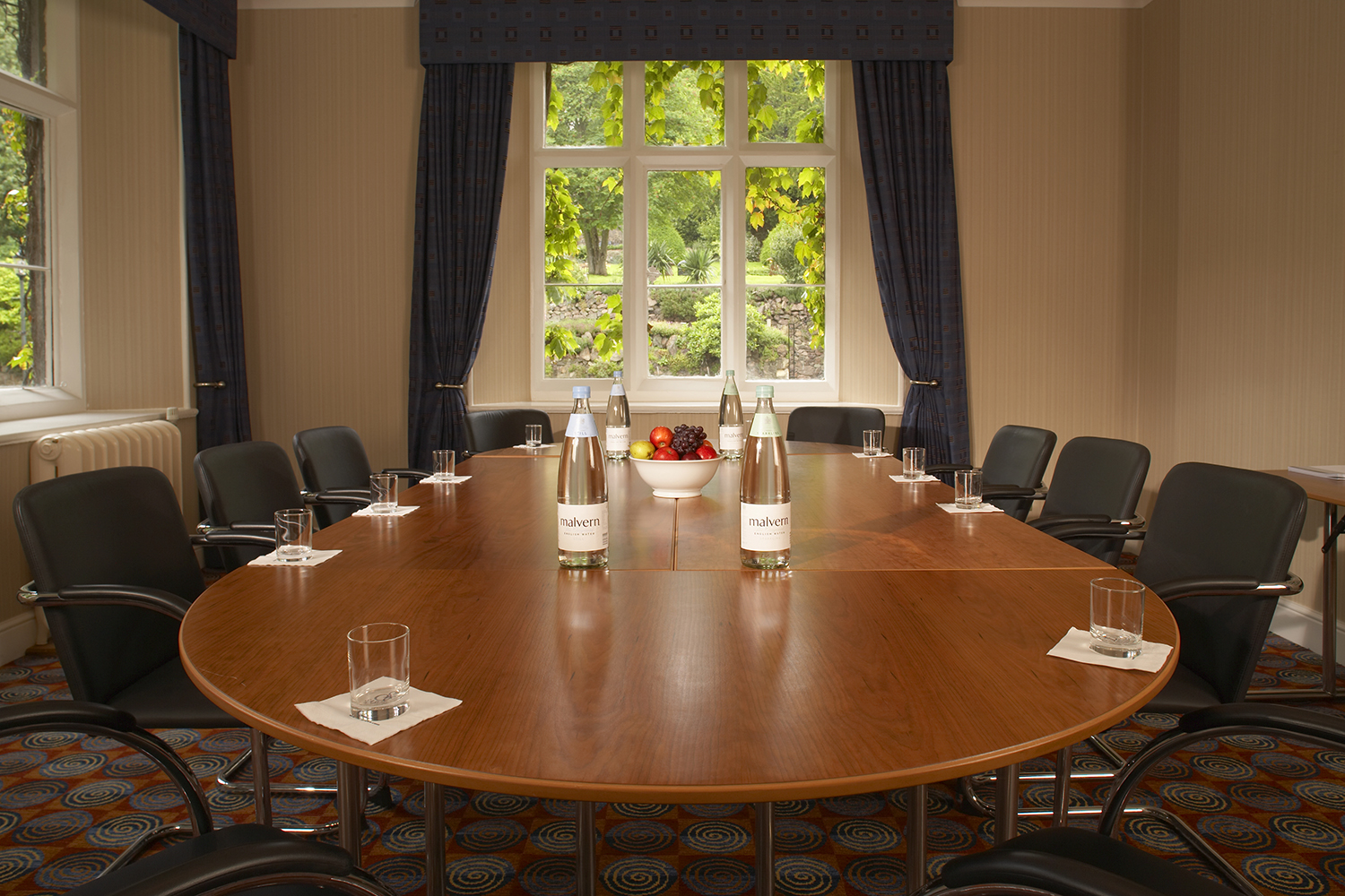 Malvern Suite meeting room with round table, ideal for professional gatherings and events.