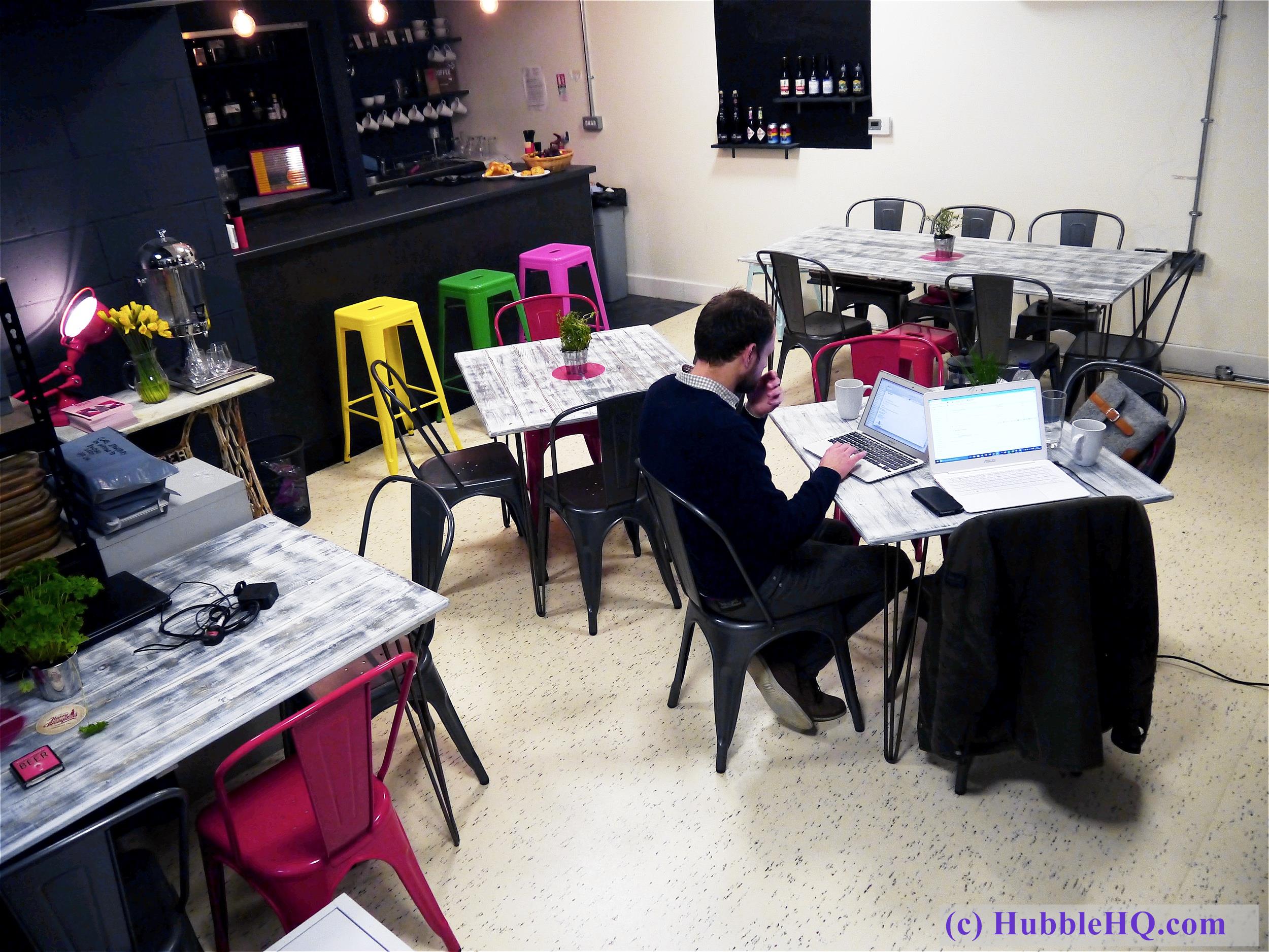 Hot desk meeting space with vibrant seating for collaborative brainstorming and gatherings.