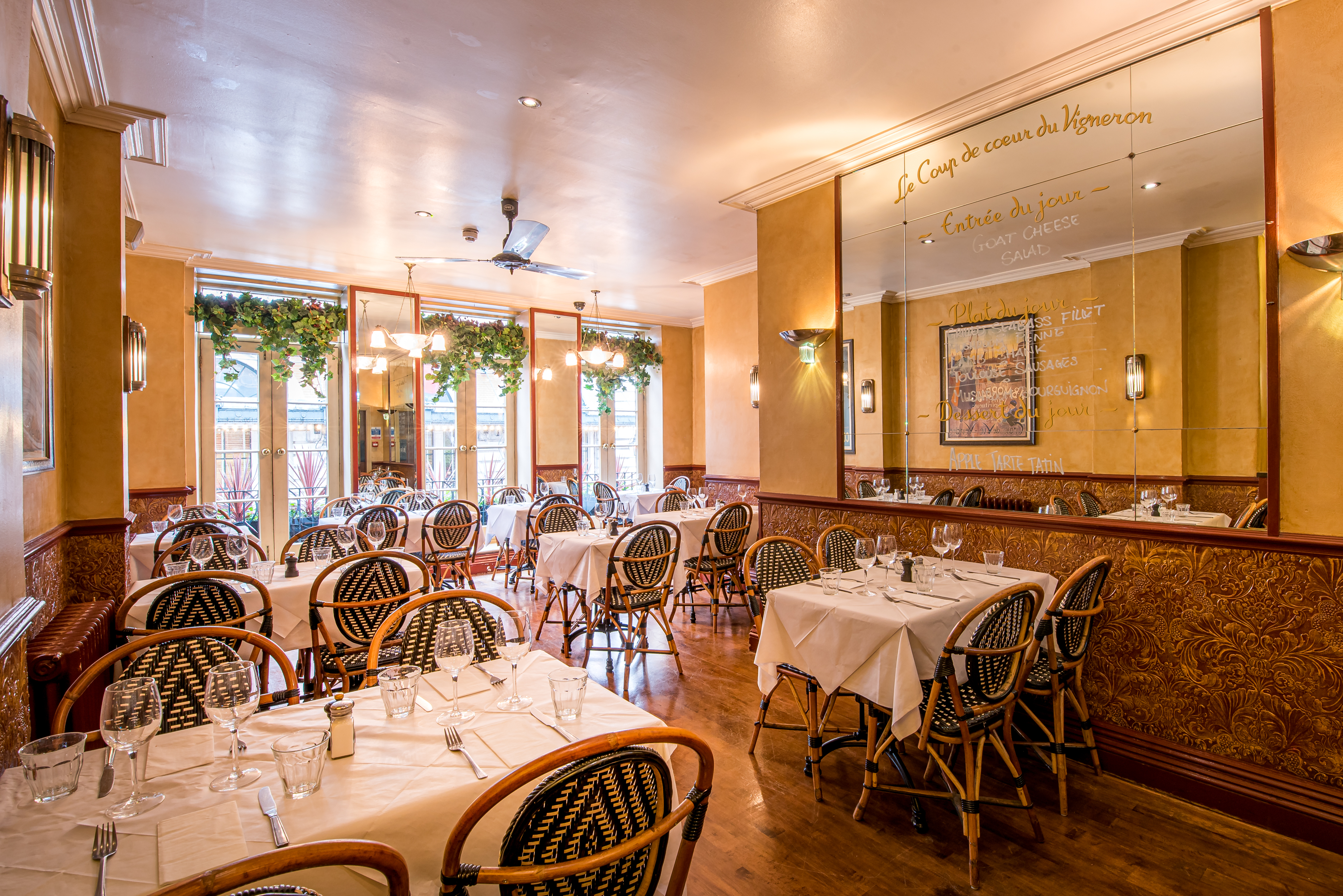 First Floor Parlour - trz0a5ioxhp.JPG