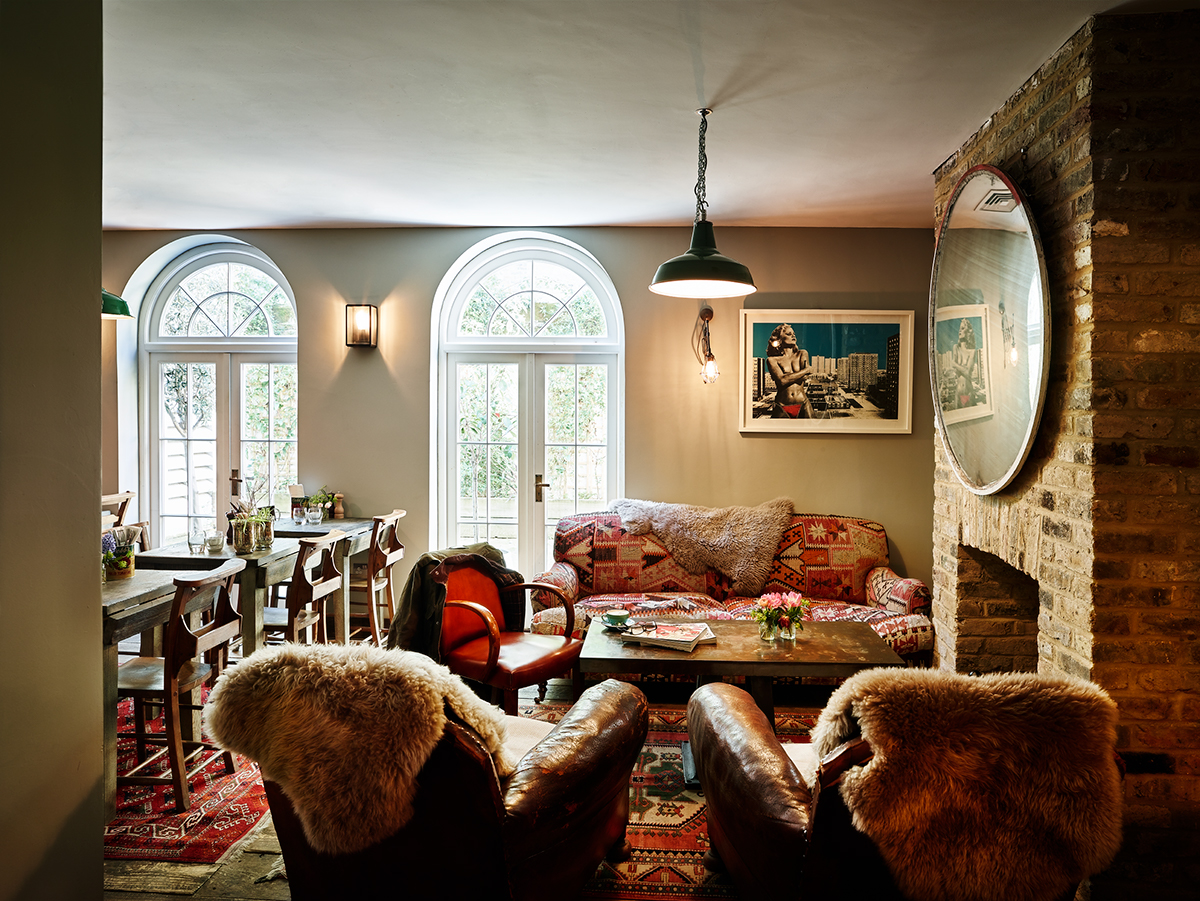 Cozy Club Room at Artist Residence London, ideal for creative meetings and gatherings.