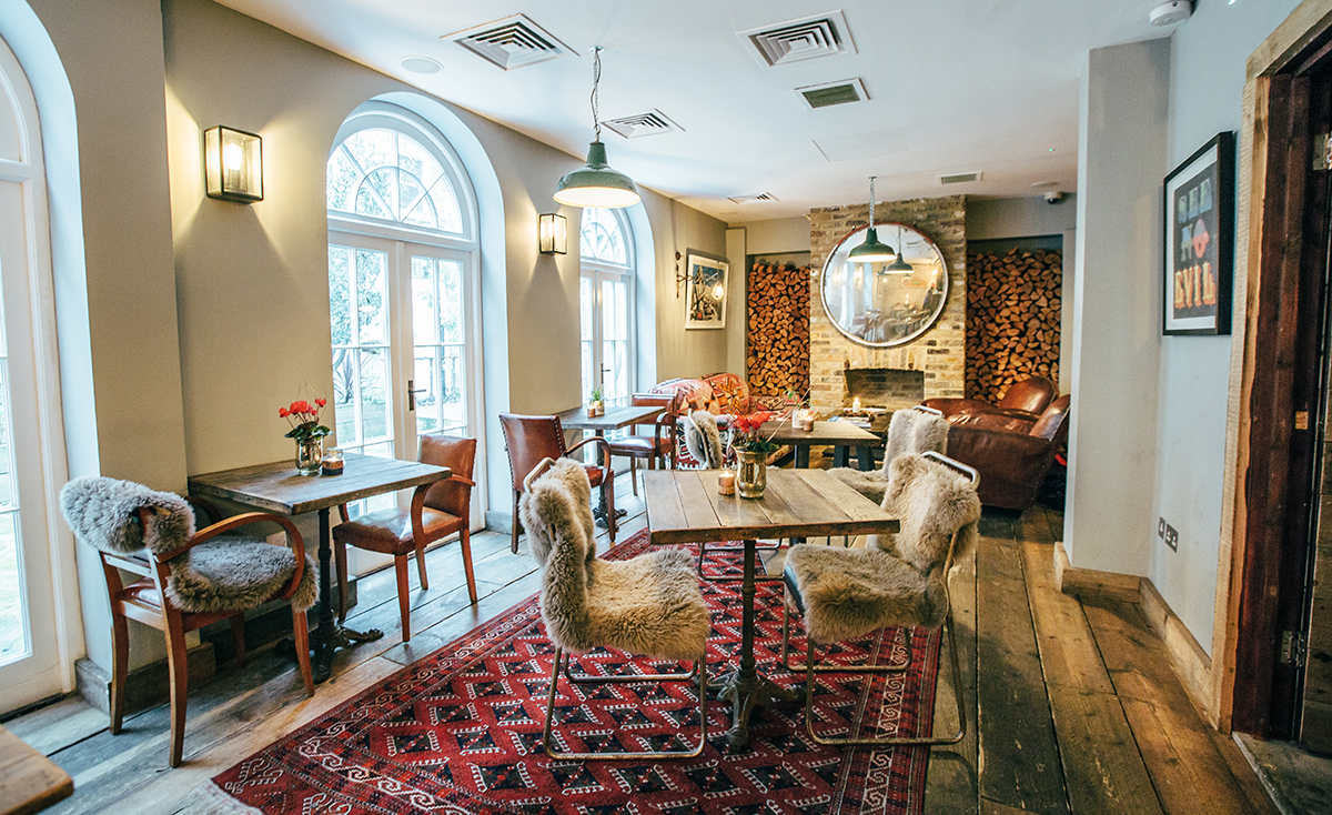 Cozy Club Room at Artist Residence London, ideal for meetings and workshops.