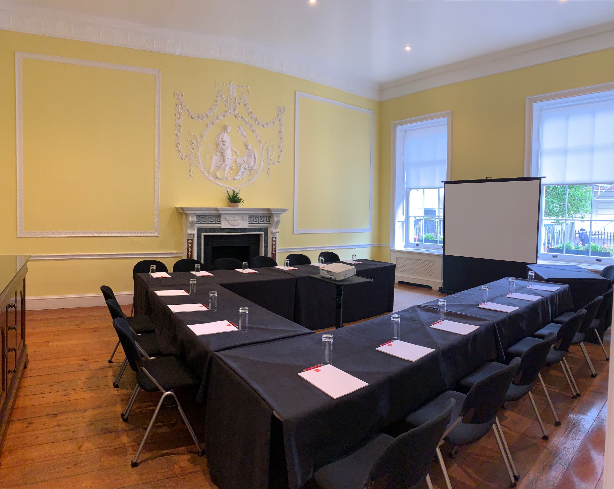 Hutchison Room  - v1ktgiah140.jpg