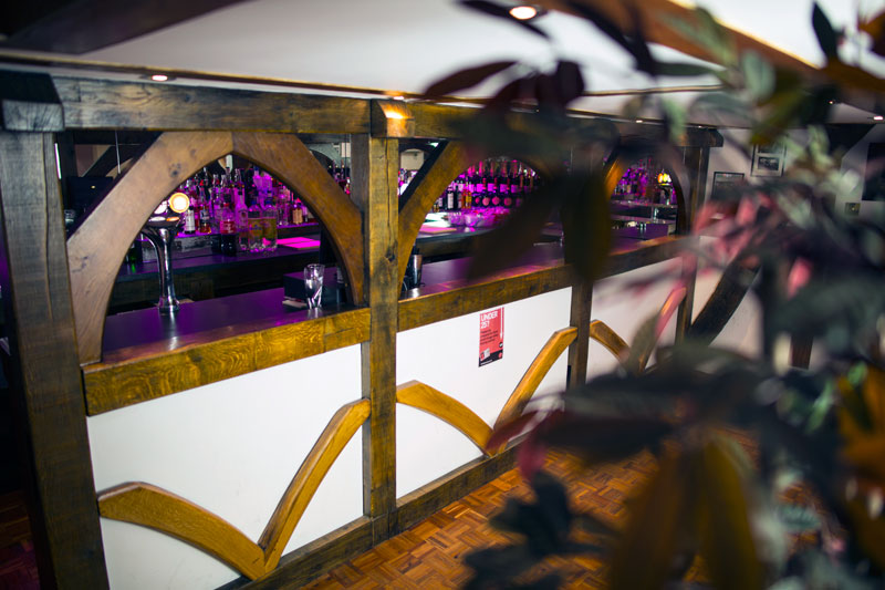 Stylish bar area in Hunt's Lounge, perfect for networking events and cocktail receptions.