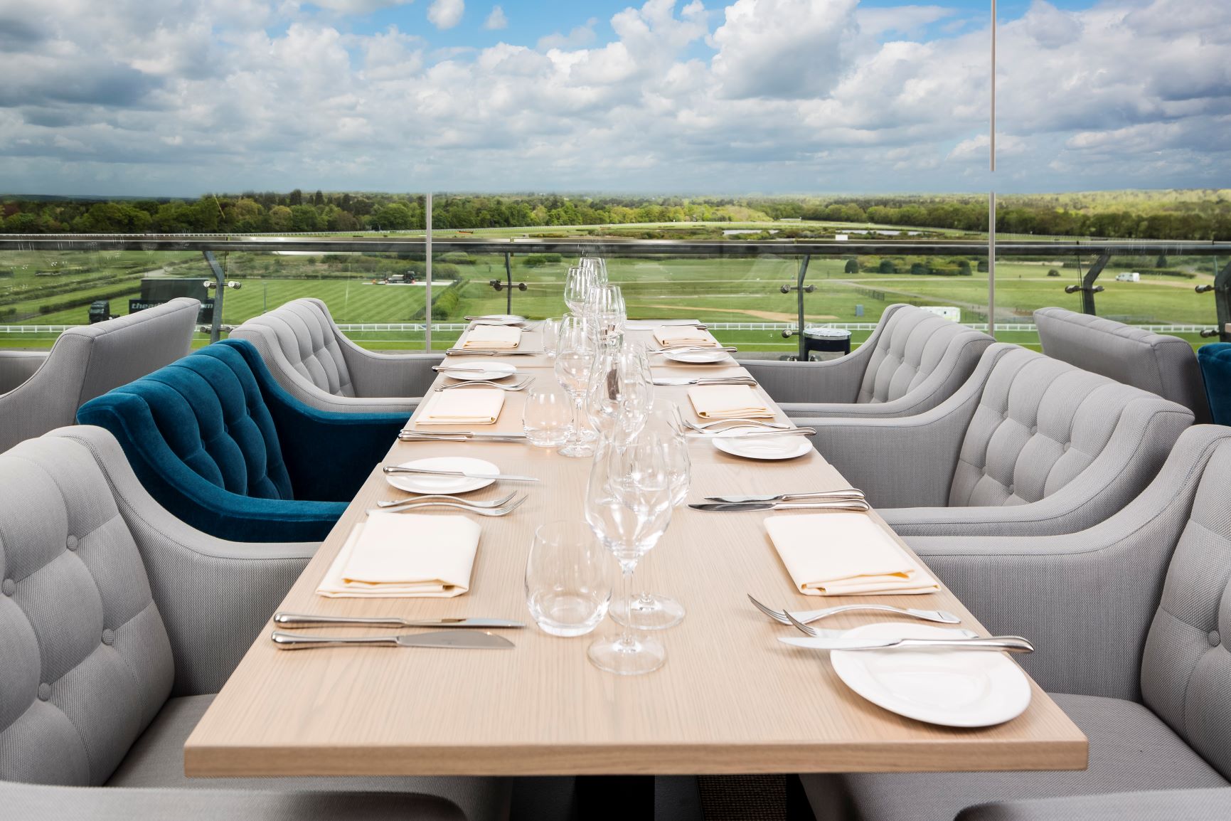 Elegant dining table in On 5 Suite, Ascot Racecourse for corporate events and gatherings.