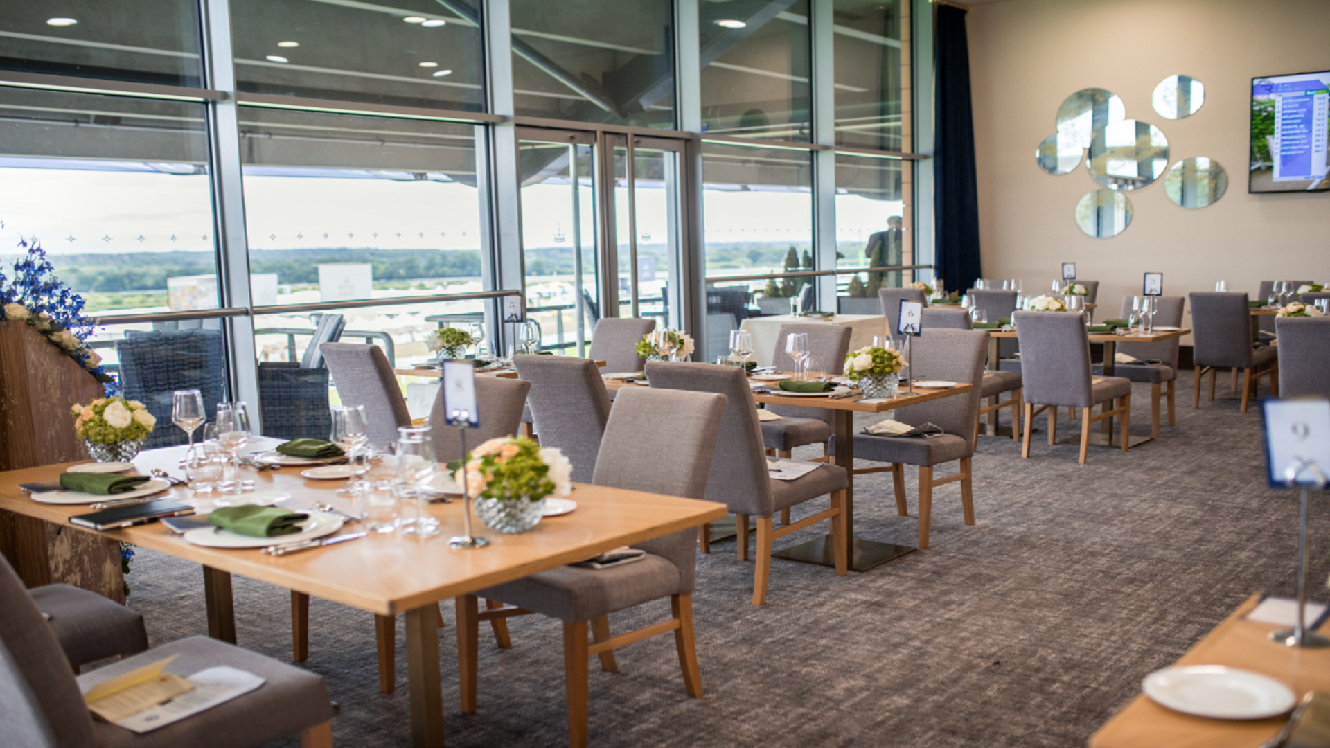 Windsor Forest Suite at Ascot Racecourse, elegant dining space for corporate events.