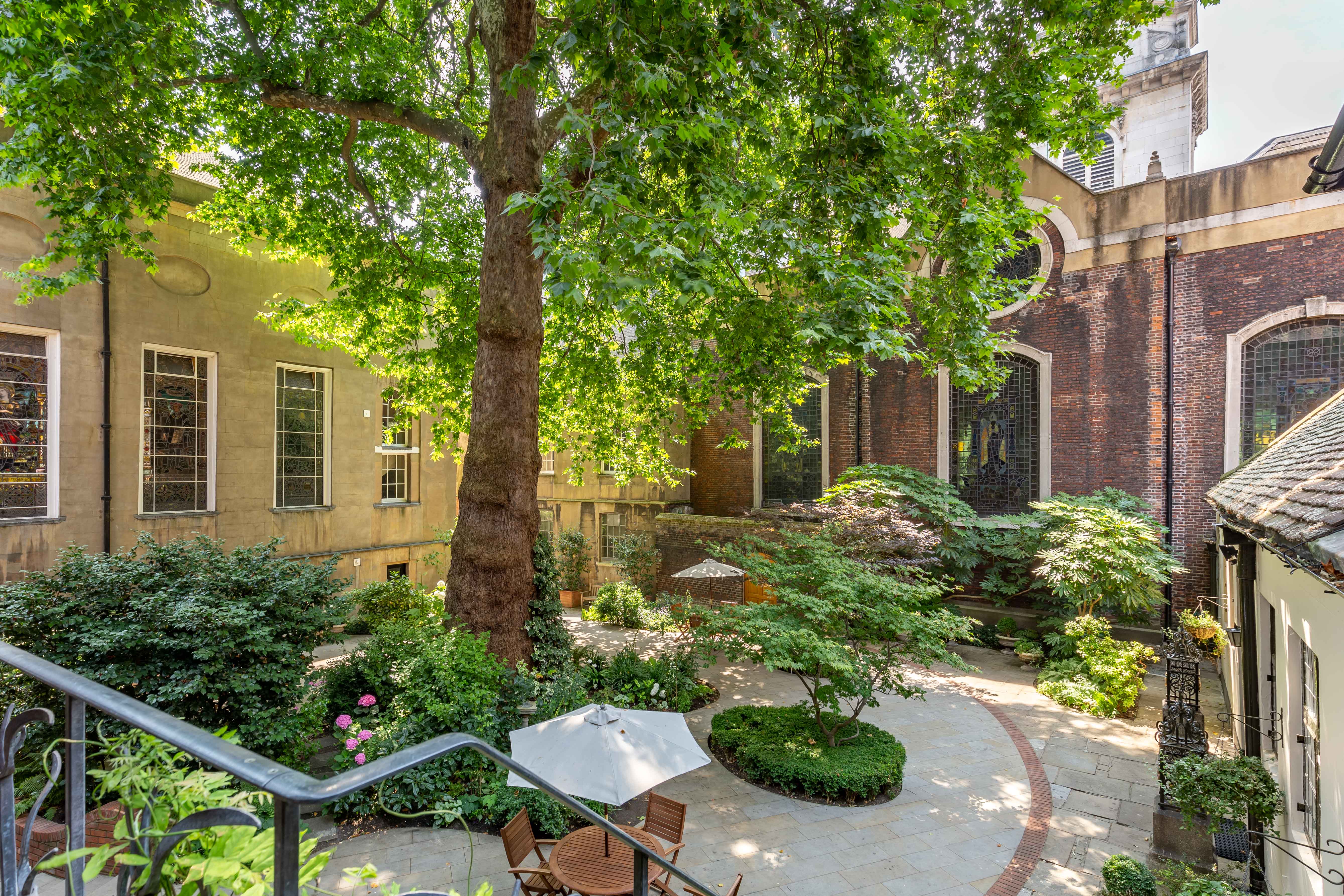 Exclusive Venue - e4psamzl20c.jpg