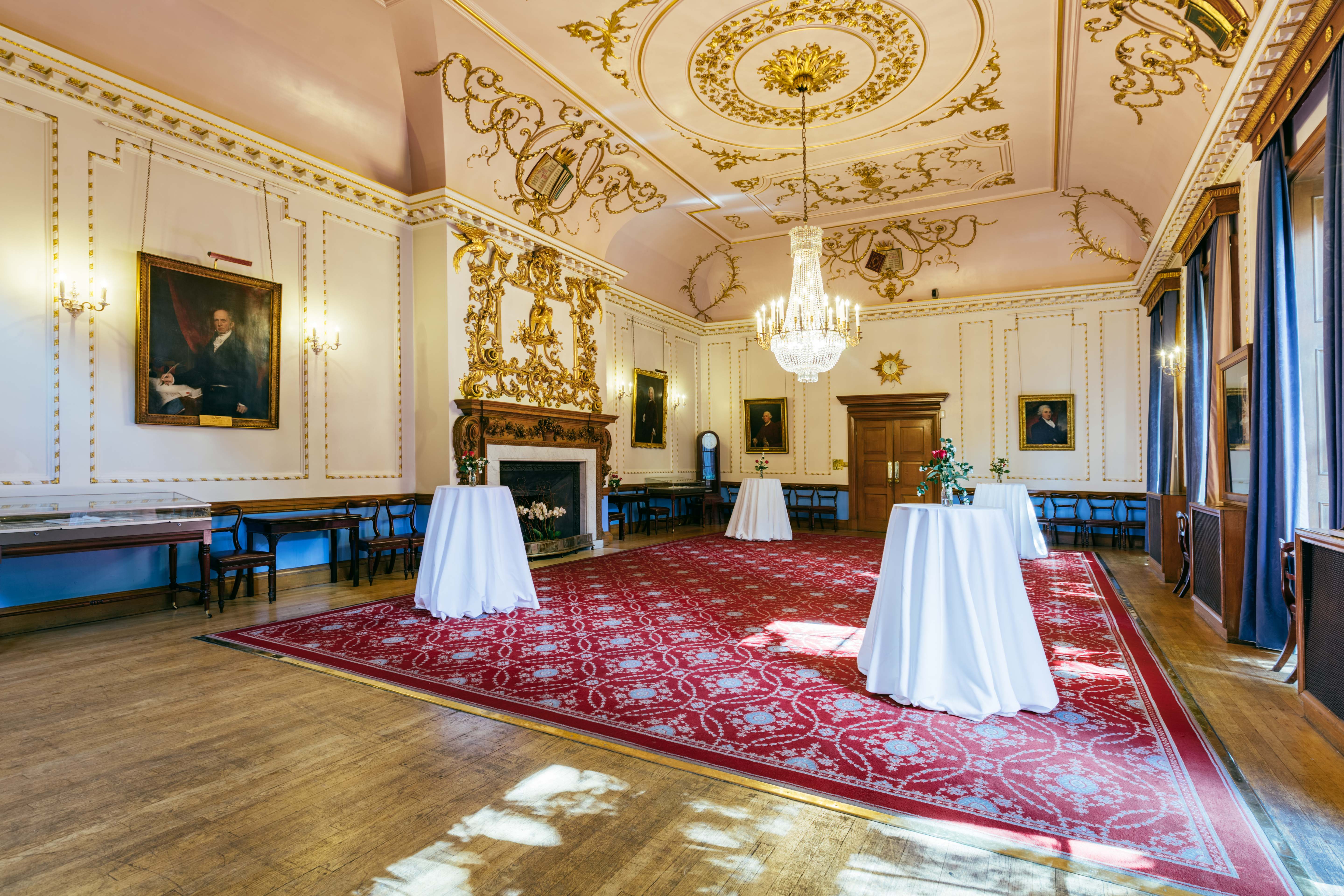 Elegant Stationers' Hall venue with chandelier, perfect for upscale receptions and events.
