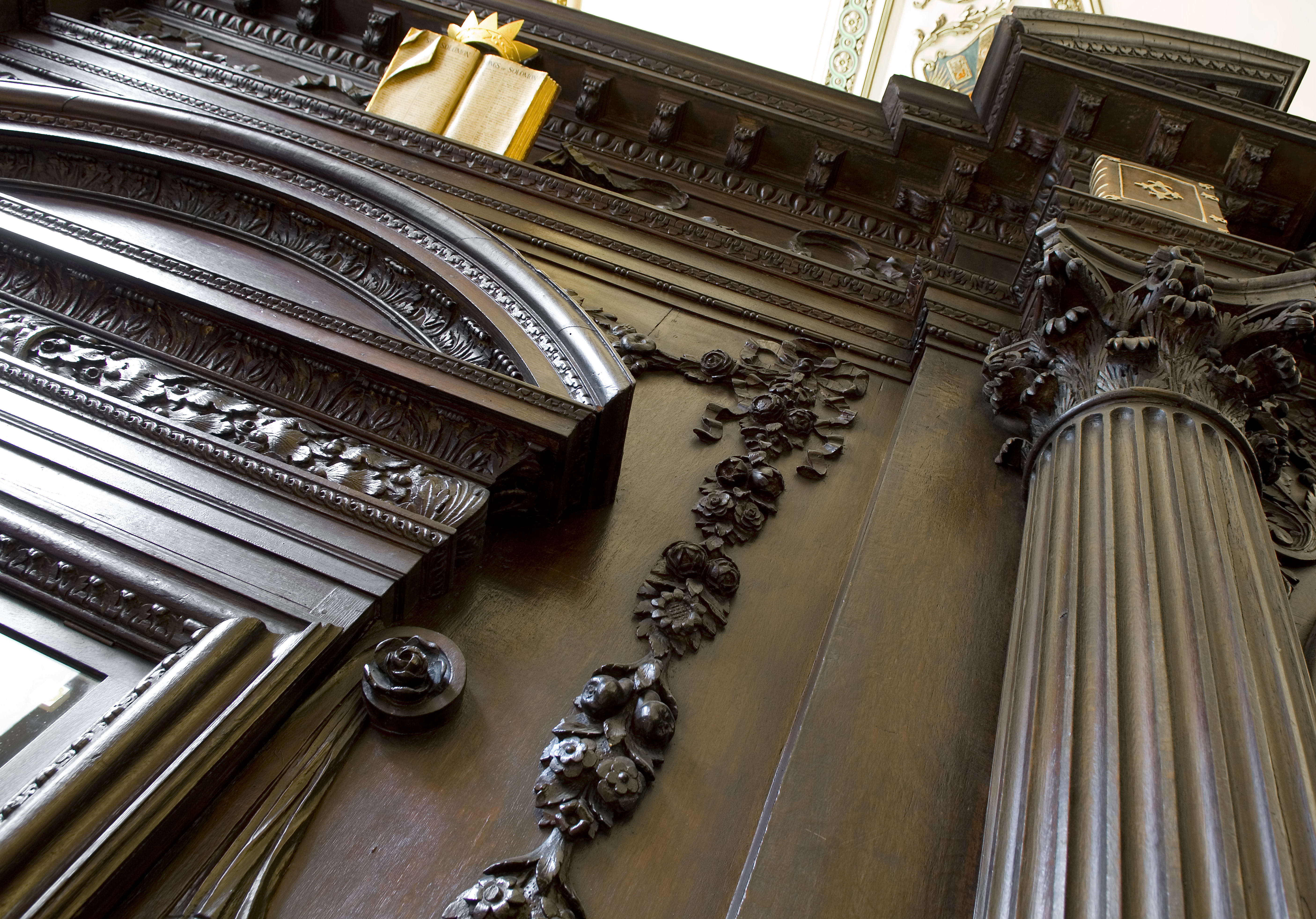 Ornate wooden wall at Exclusive Venue, Stationers' Hall for elegant events and gatherings.
