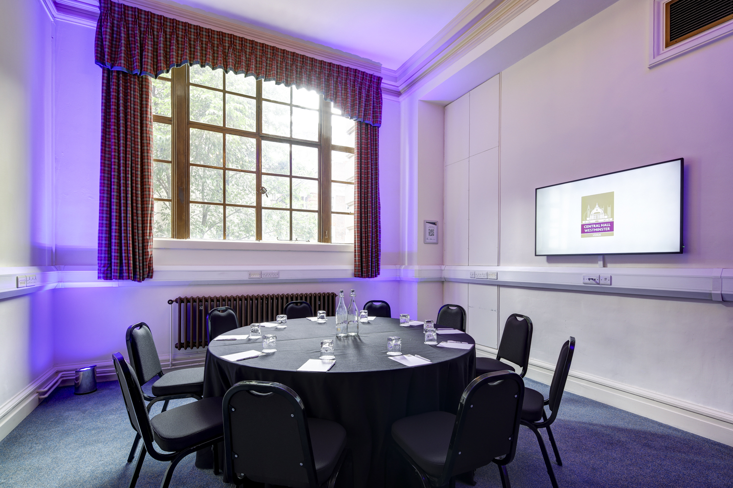 Syndicate Rooms at Central Hall Westminster, modern meeting space with round table setup.