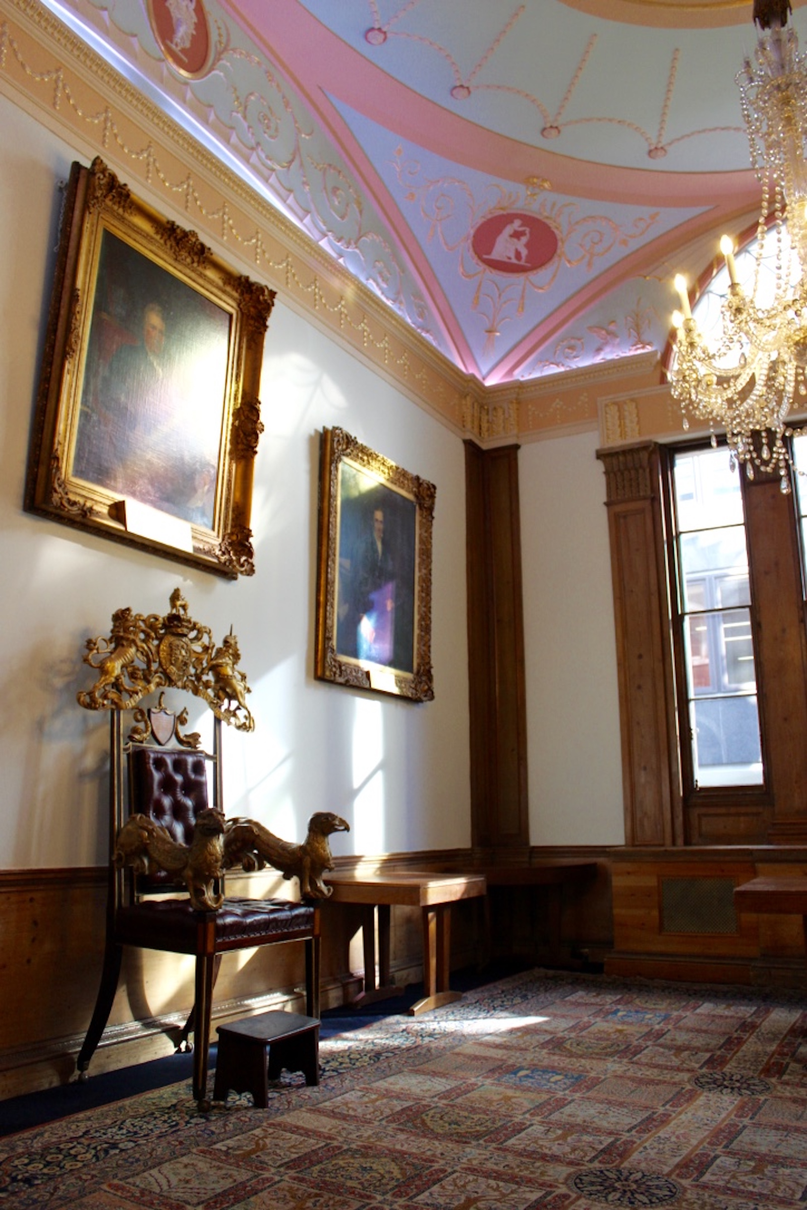 Elegant courtroom in Watermen's Hall with ornate decor, ideal for exclusive events.